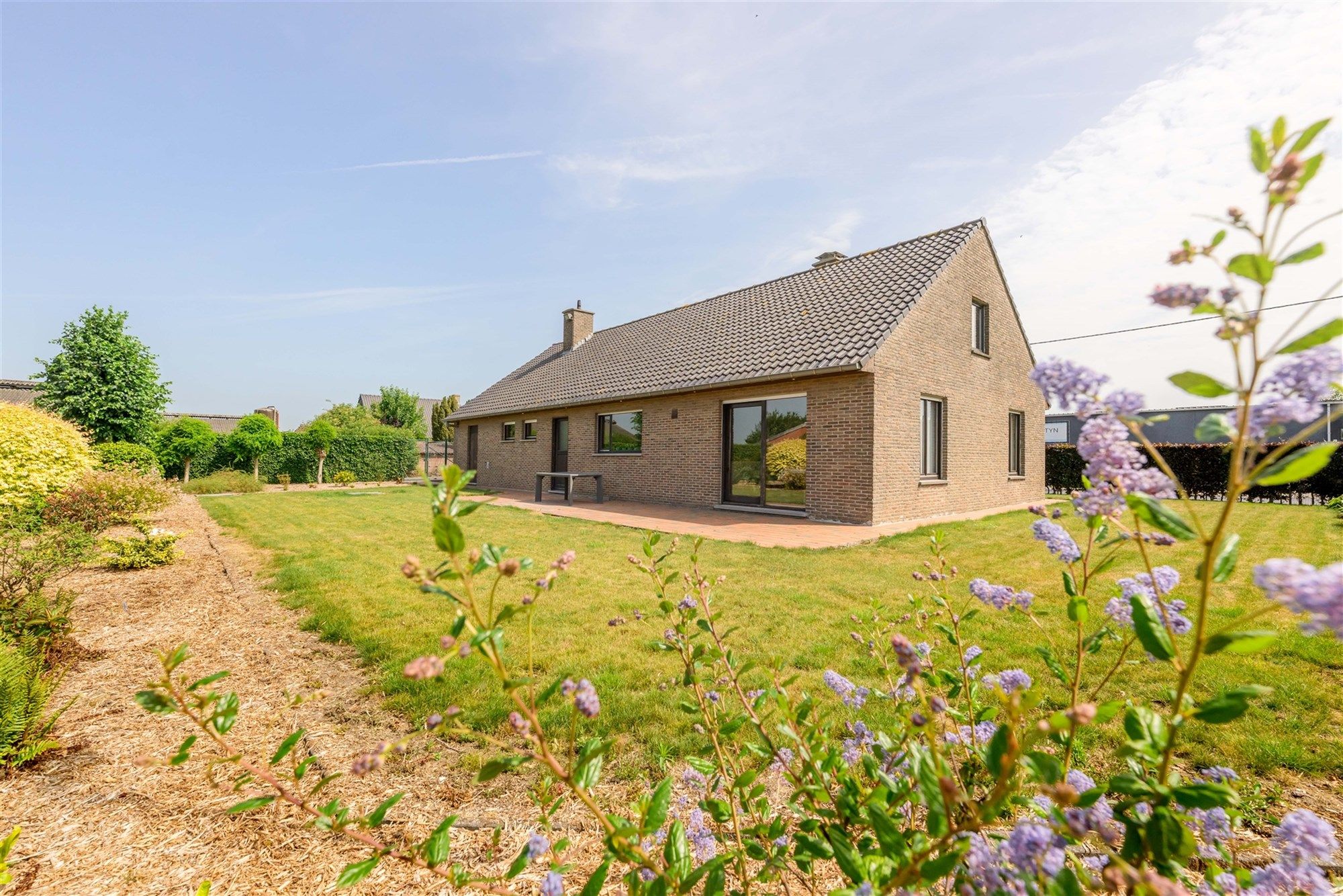 Vrijstaande woning met grote tuin in Wingene foto {{pictureIndex}}