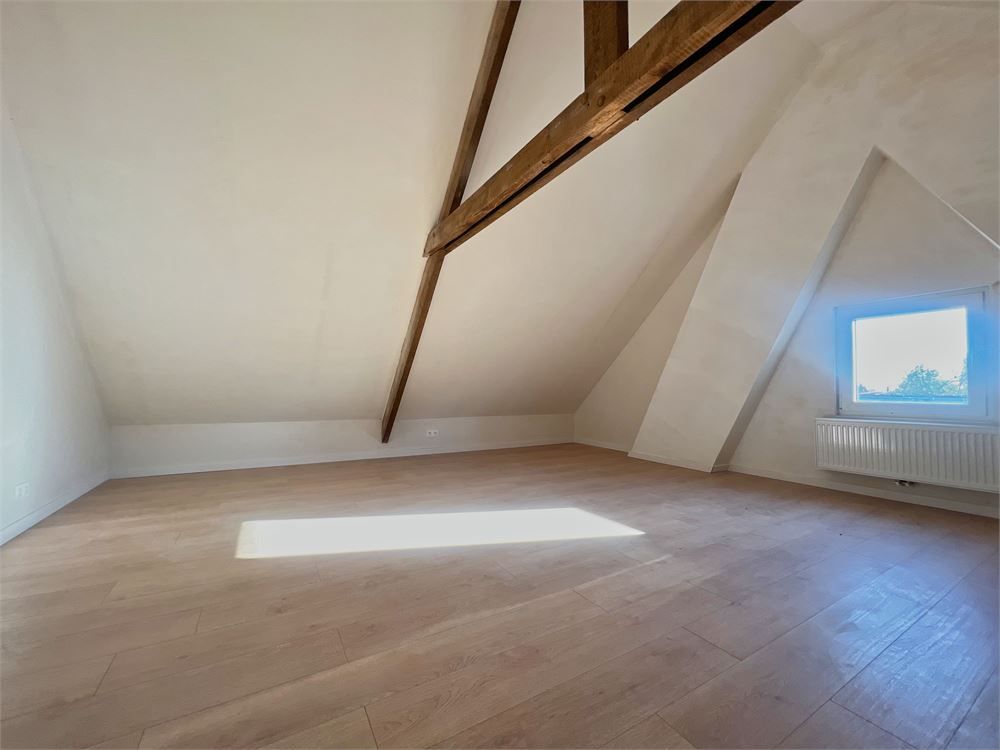 Ruime, volledig vernieuwde gezinswoning met 4 slpks foto 13