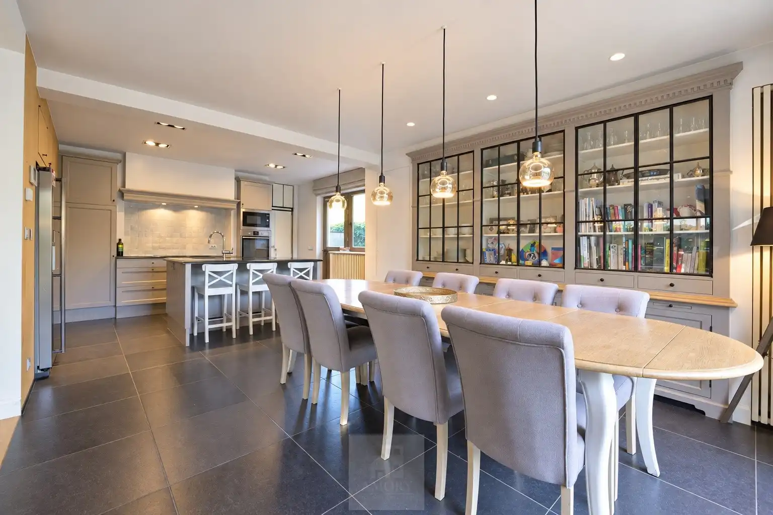 Hoogwaardig gerenoveerde villa op ruim perceel met uniek bijgebouw foto 5