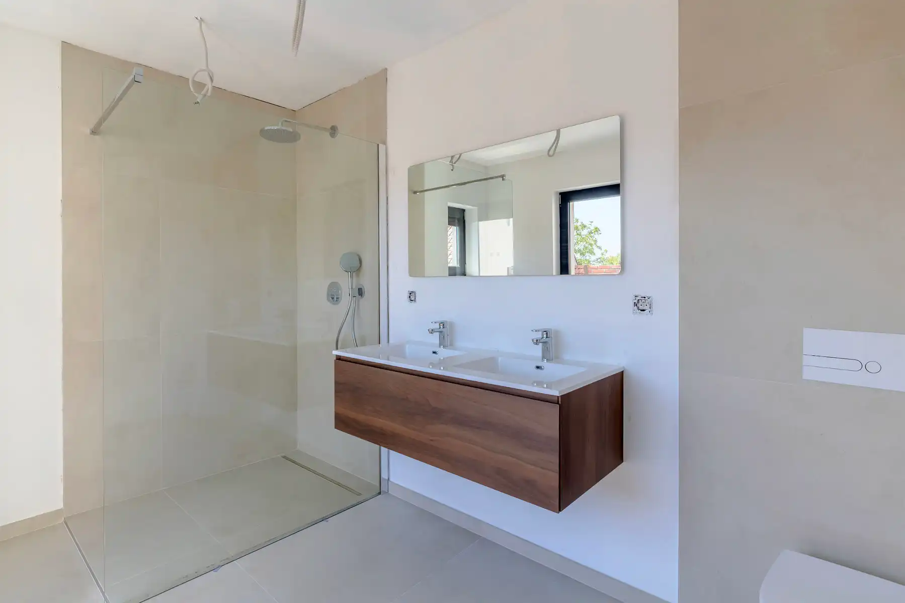Gerenoveerde woning met 3 slaapkamers en tuin foto 14