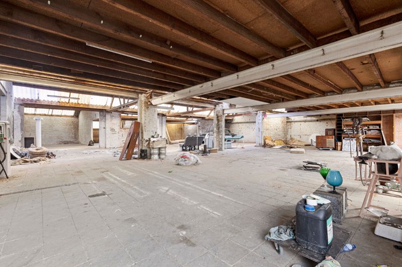 Magazijn 900 m2 te huur. foto 4