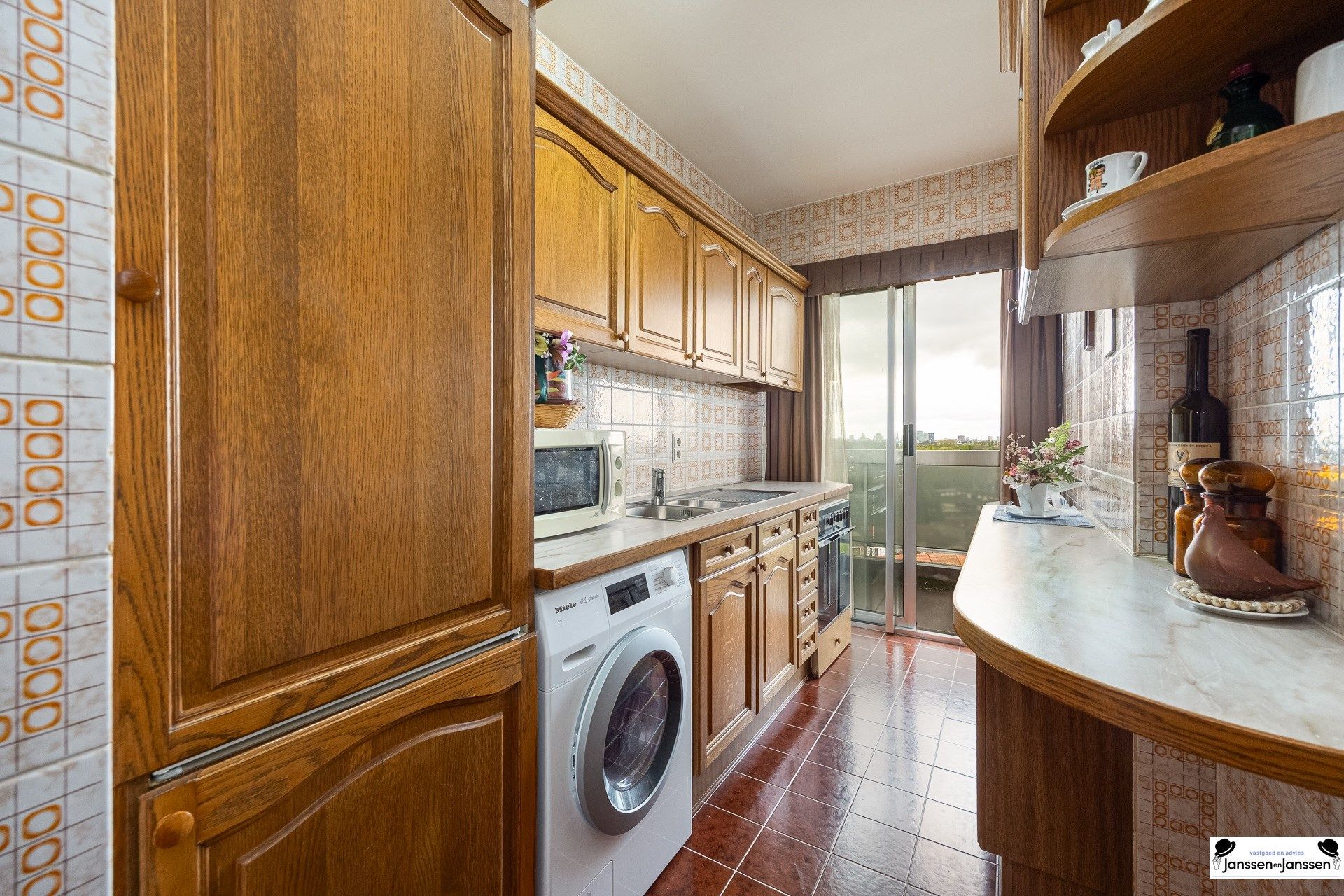 Instapklaar één-slaapkamer appartement met prachtig uitzicht! foto 4