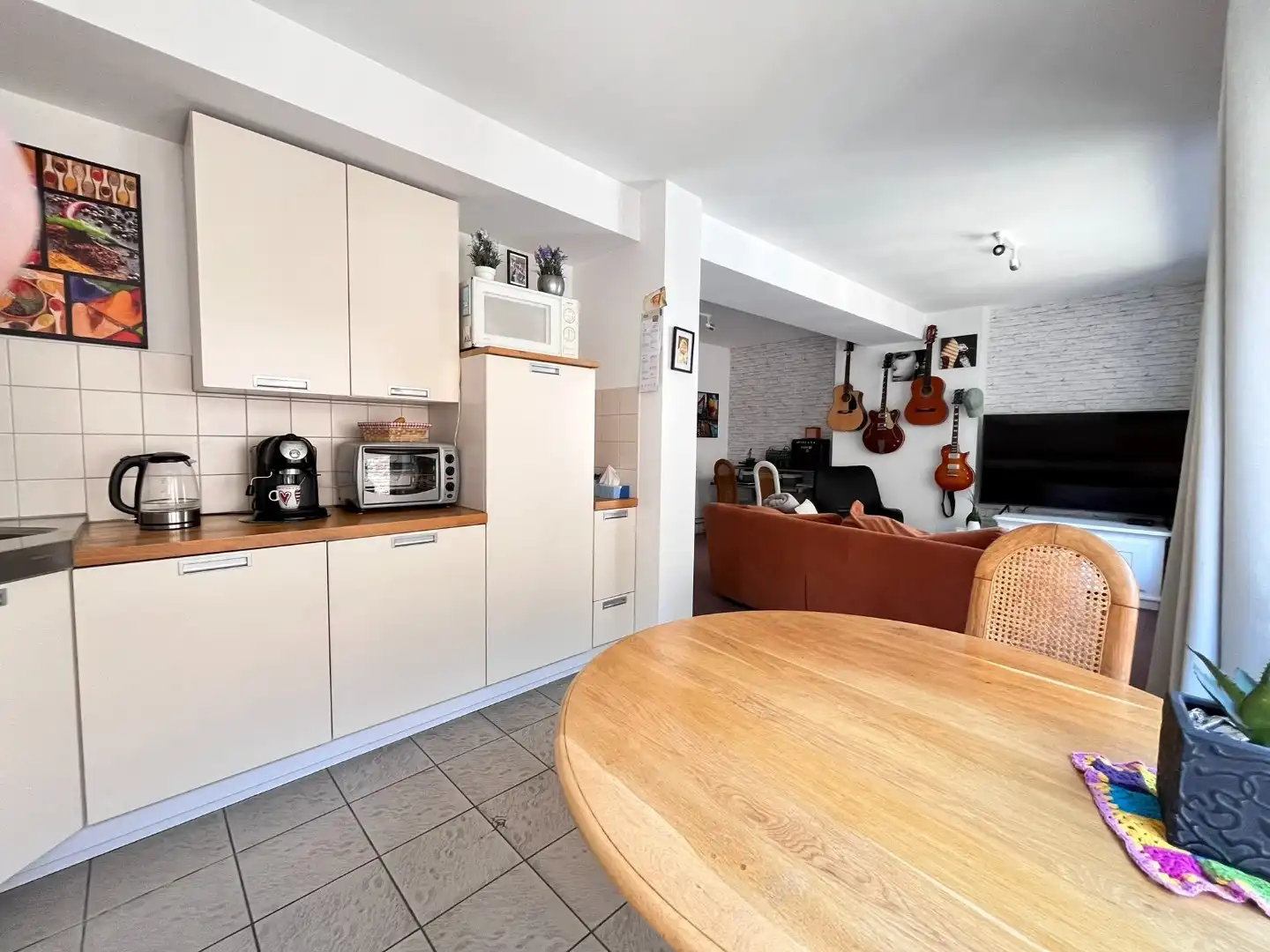 Comfortabel appartement op de 1ste verdieping van een kleinschalige residentie op een steenworp van de historische markt!  foto 5
