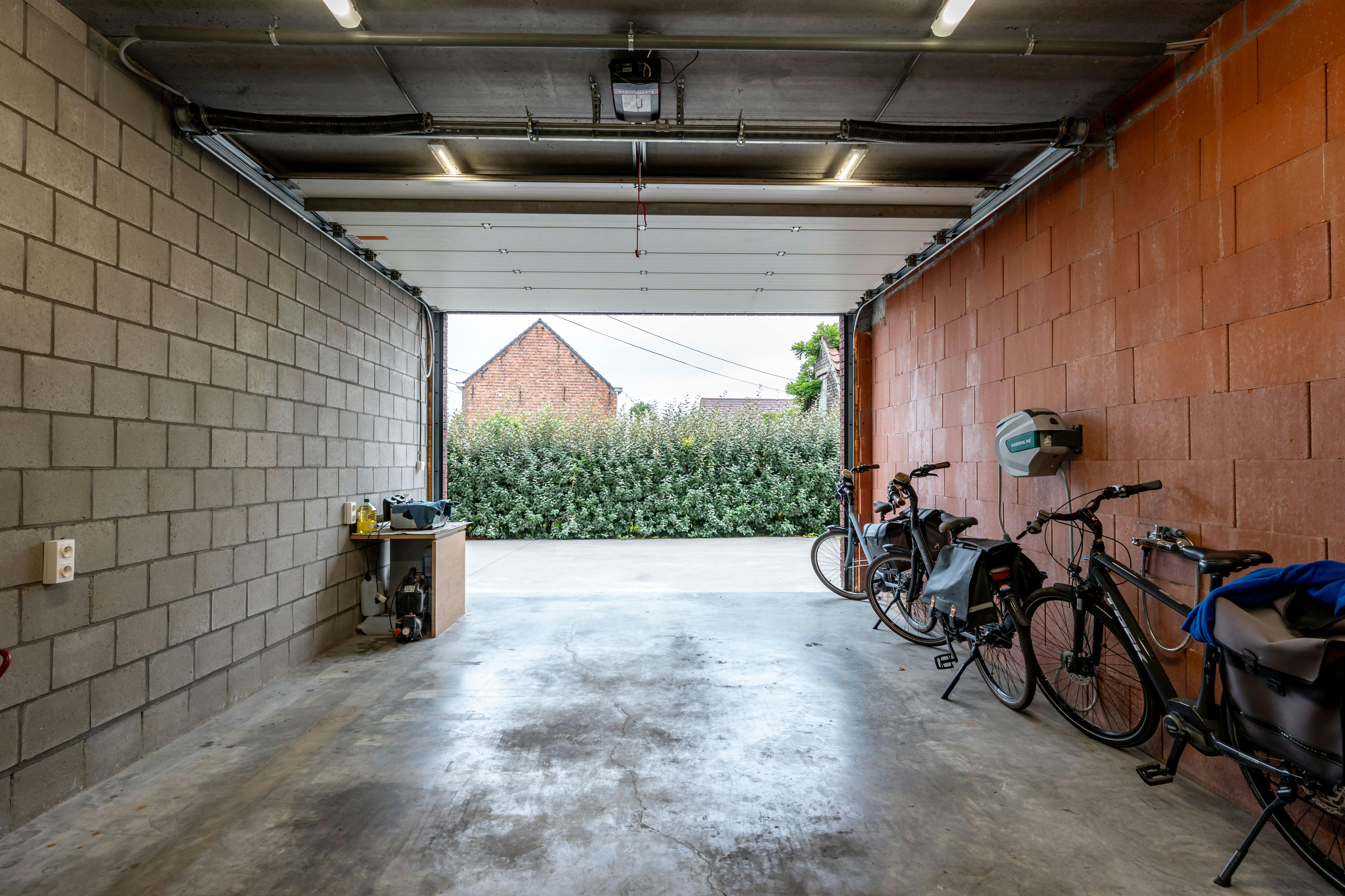 Moderne villa met atelier en parking te koop in Evergem foto 28