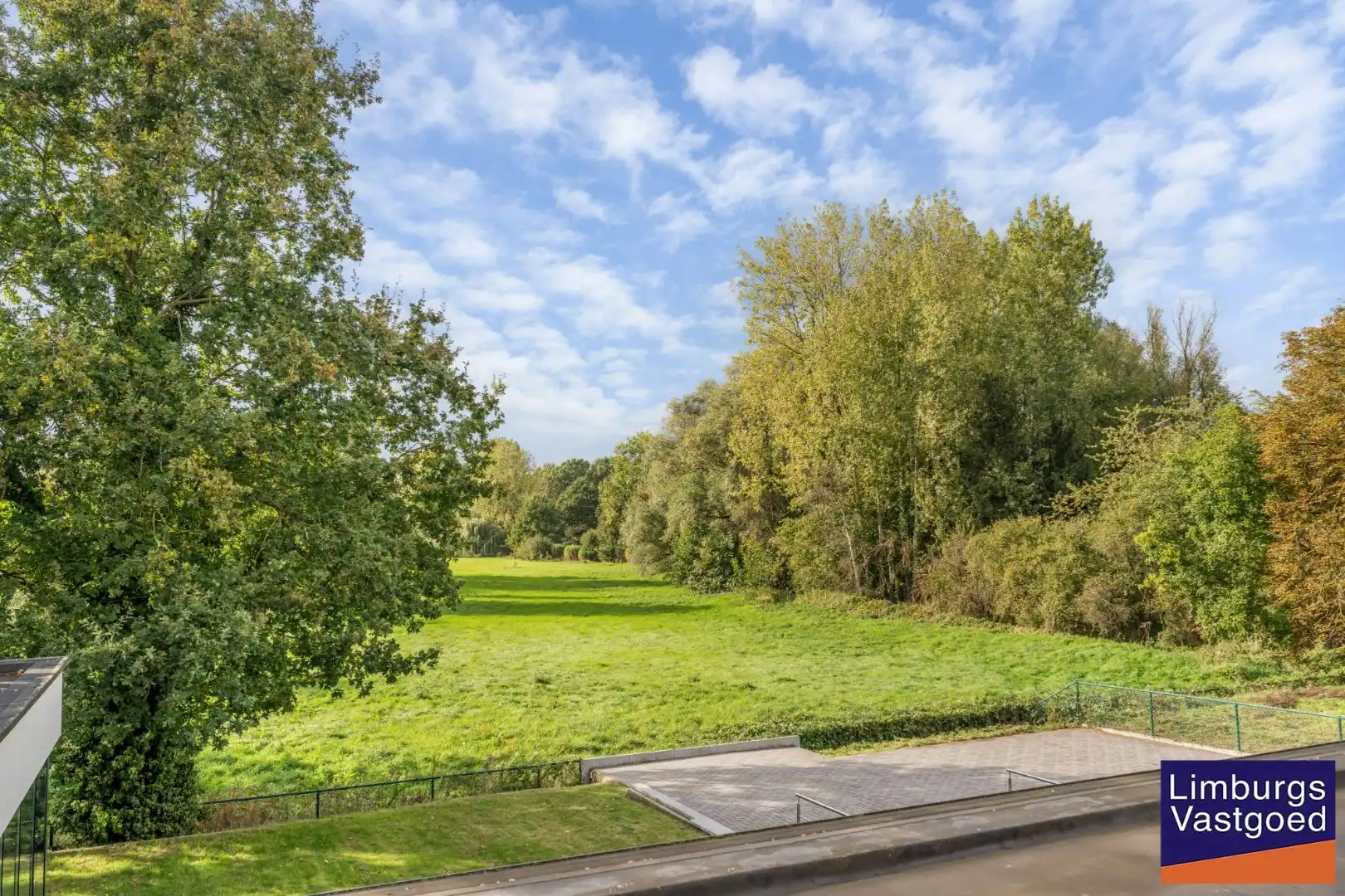 Exclusieve woning met praktijkruimte en zicht op weilanden foto 23