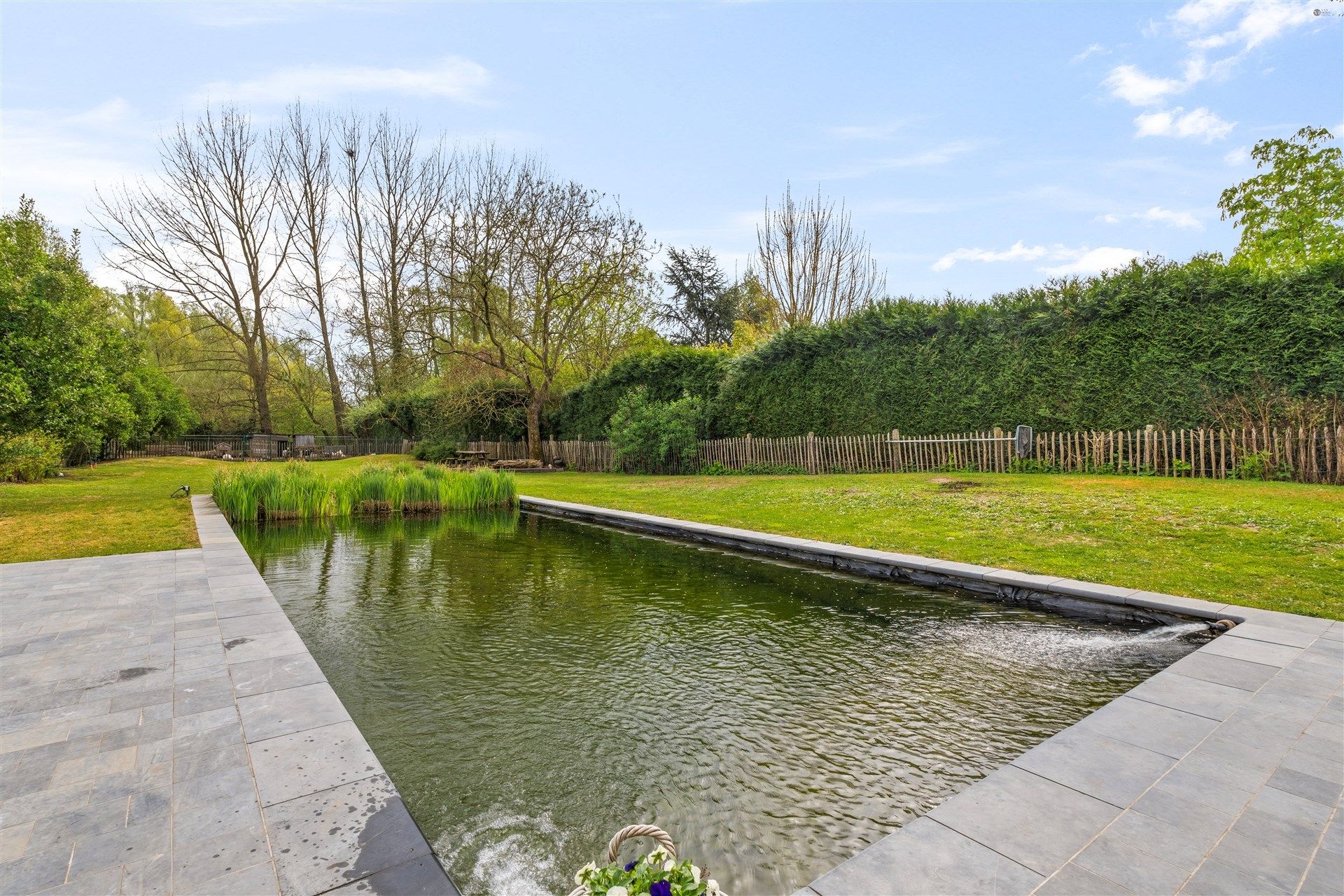 Indrukwekkende woning op een ruim perceel van 2208 m². foto 28