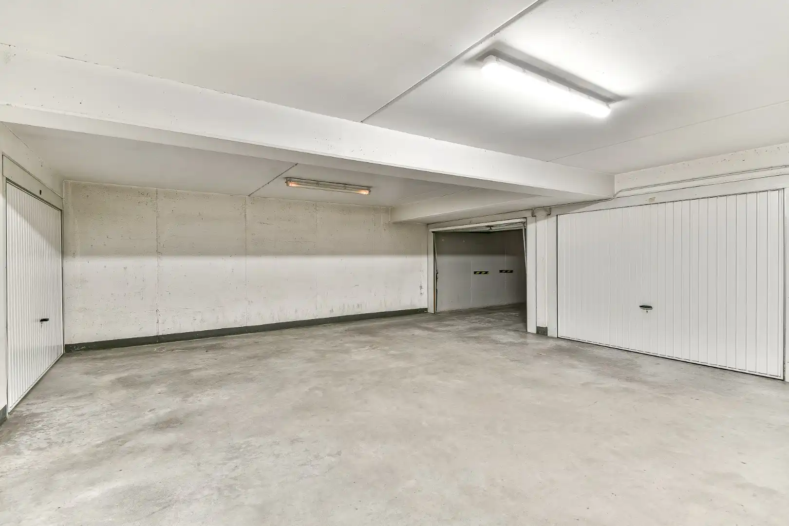 Afgesloten garagebox foto 4