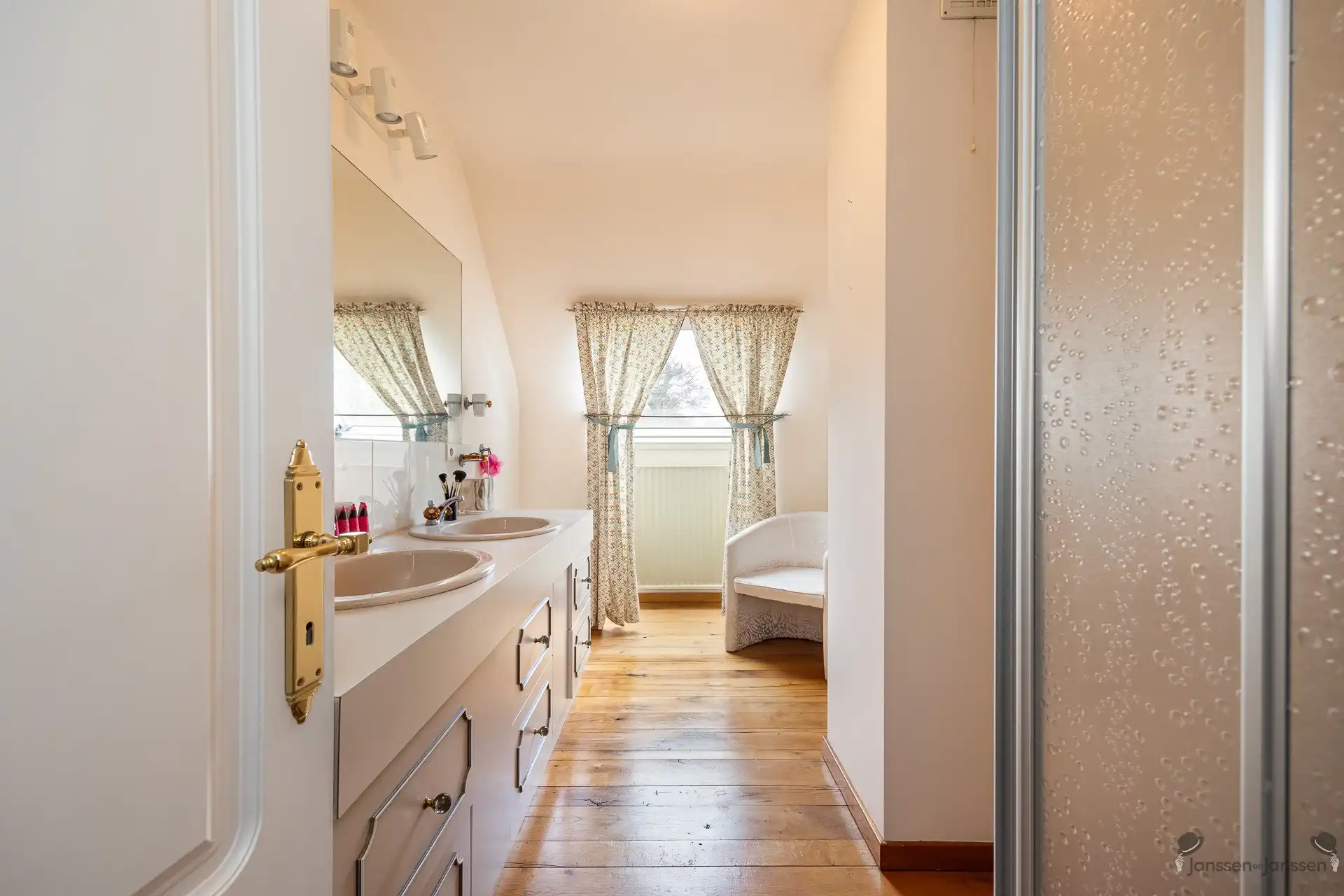 Karaktervolle woning met prachtig zicht op eigen natuurdomein foto 25