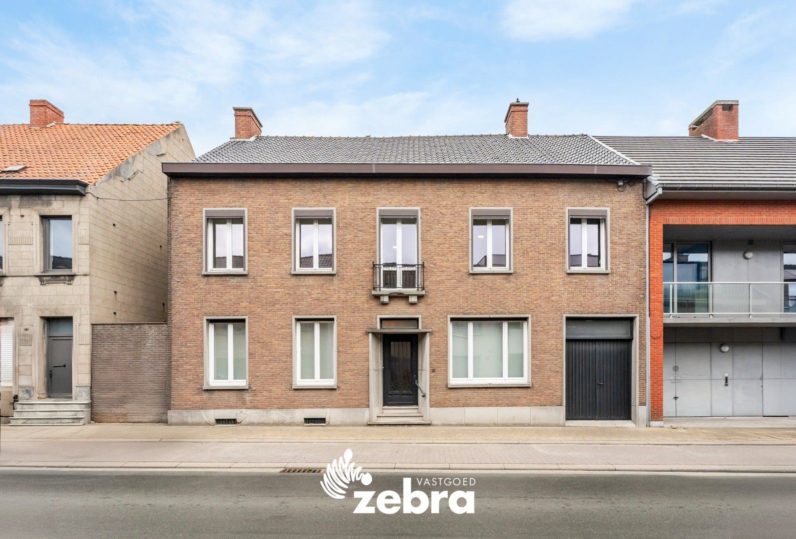 Ruime, gerenoveerde woning met 5 slaapkamers en bijgebouw te Koolskamp! foto {{pictureIndex}}