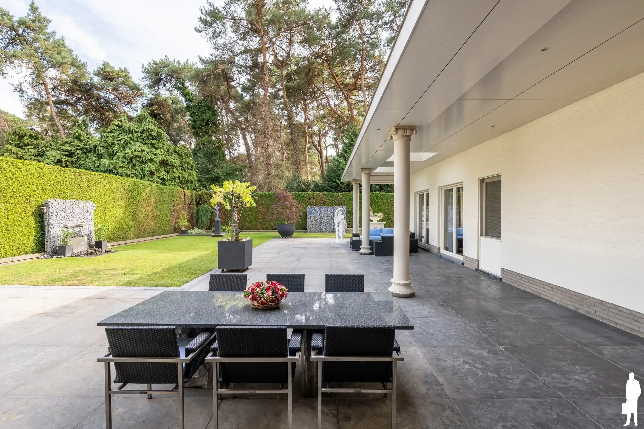 Riante villa (maar liefst 454m² woonopp.) vlakbij Nederland foto 20