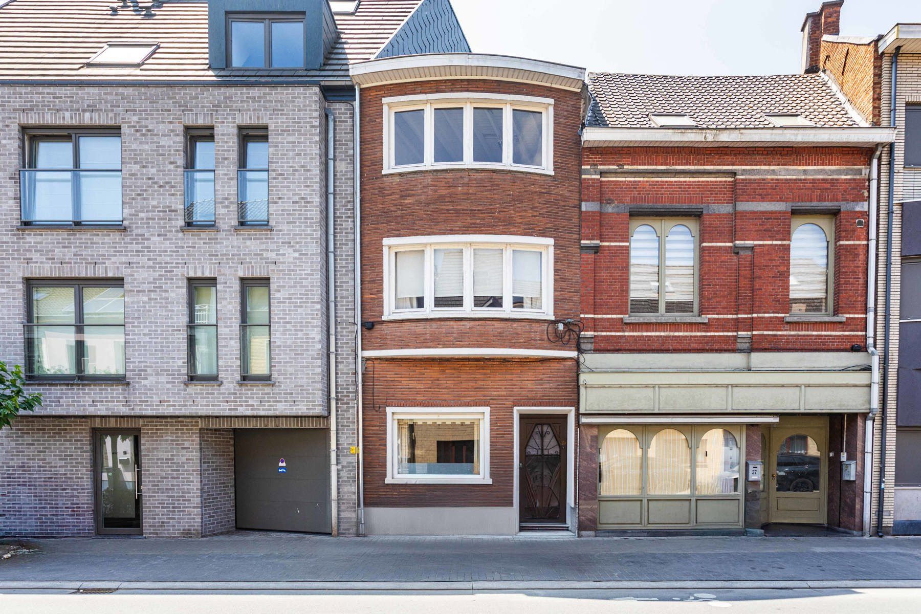 Te koop: te renoveren woning met private parkeerplaats! foto 2