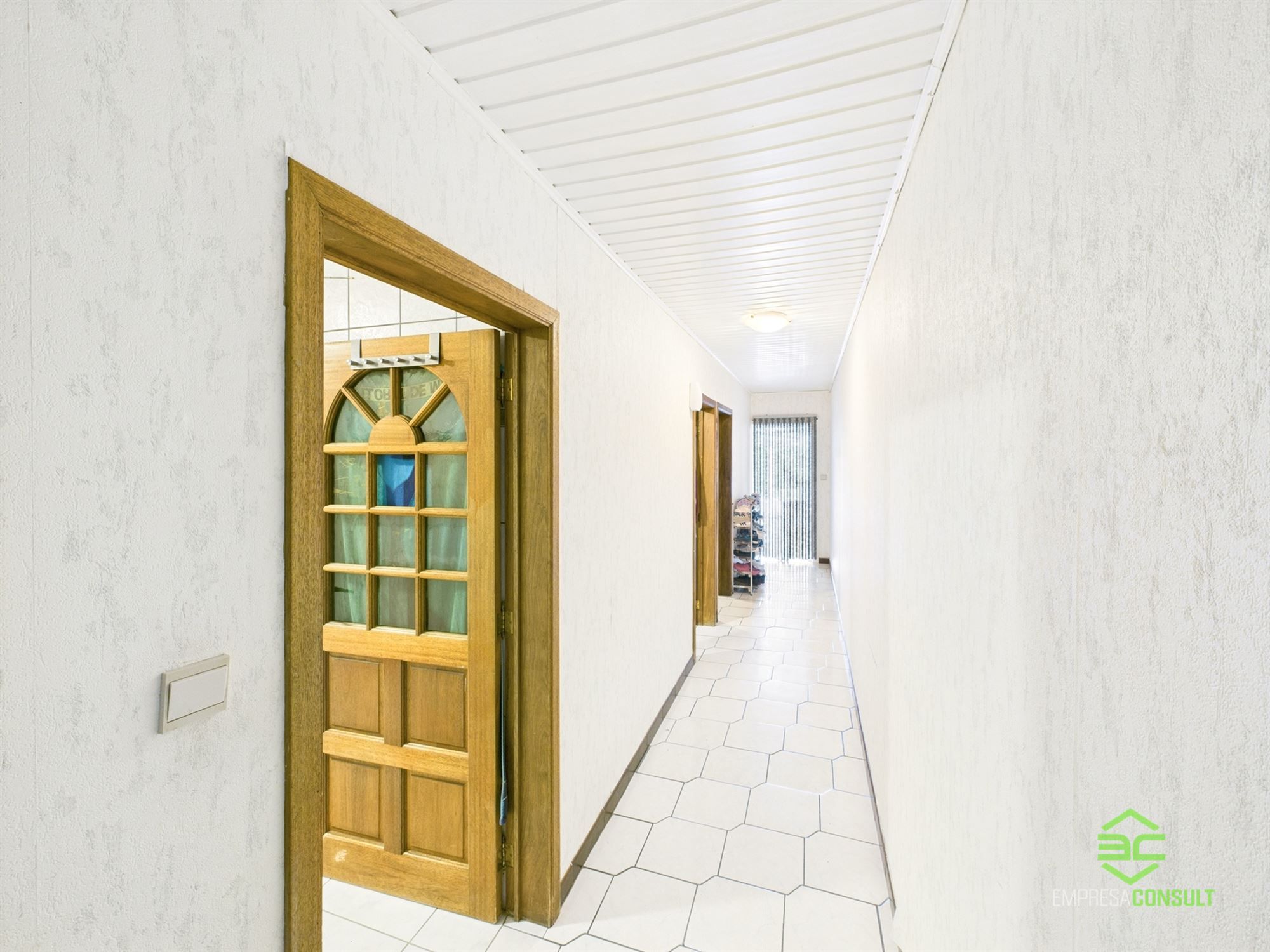 Ruime gelijkvloerse woning met 2 slpk en grote garage! foto 8