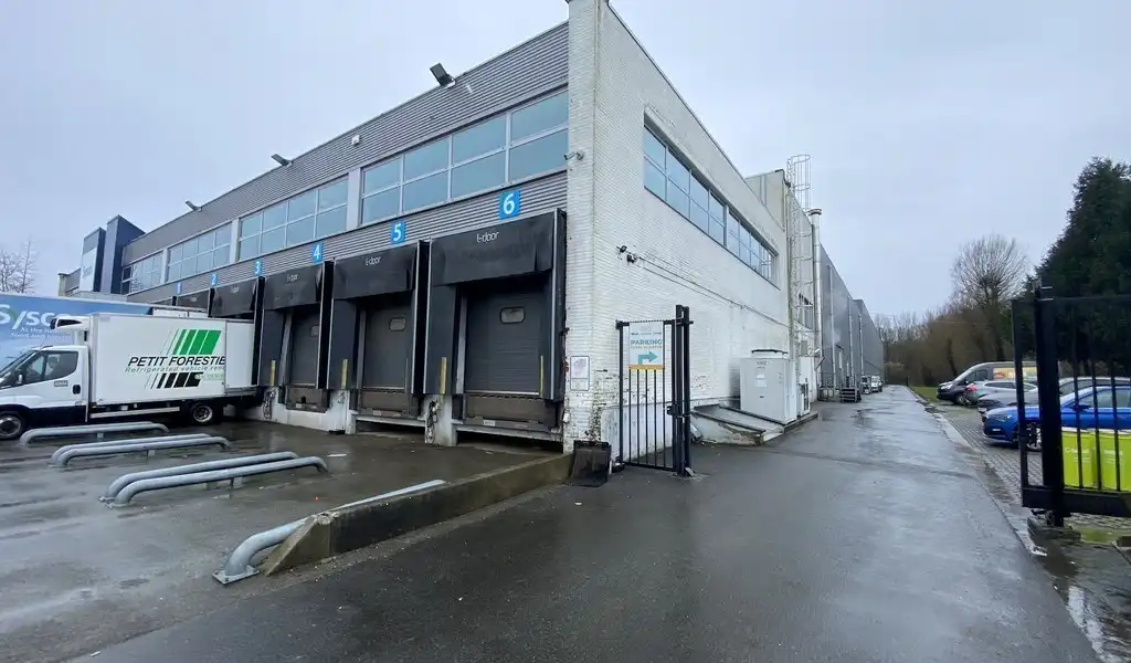 Magazijn met kantoren te huur op logistieke site te Bornem foto 12