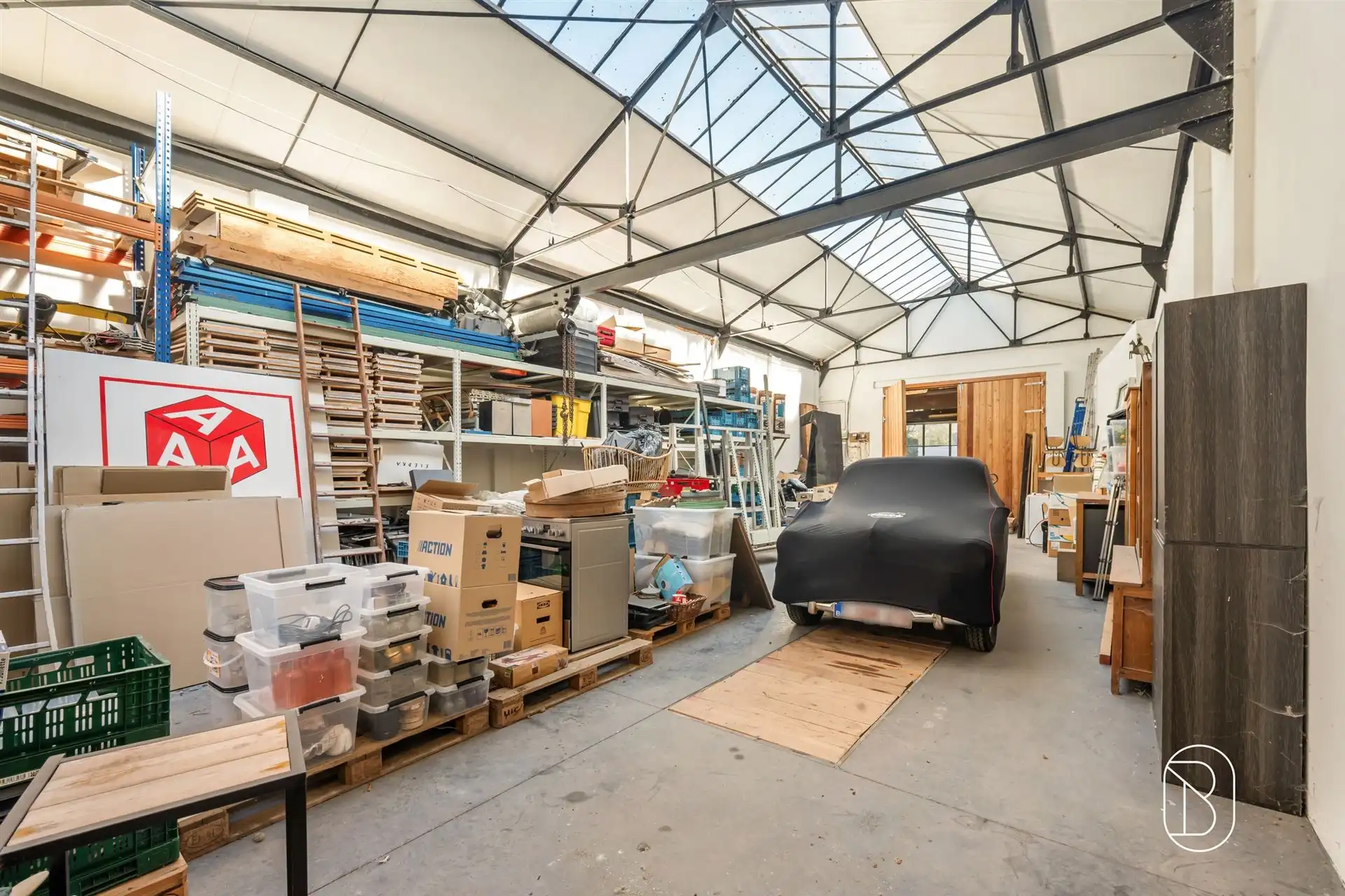 Commercieel gelegen woning met atelier (370m2) op 1198m2! foto 6