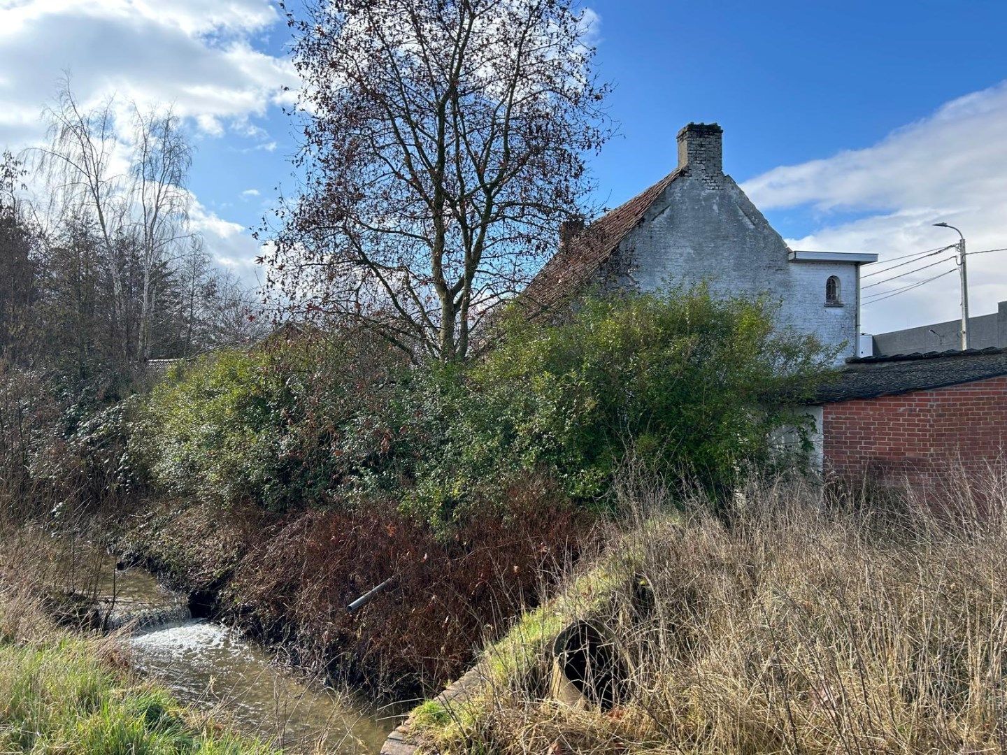 Te slopen en her op te bouwen woning TE KOOP tussen Sint-Eloois-Vijve en Desselgem, totale oppervlakte van de percelen 7639m²!! foto 8