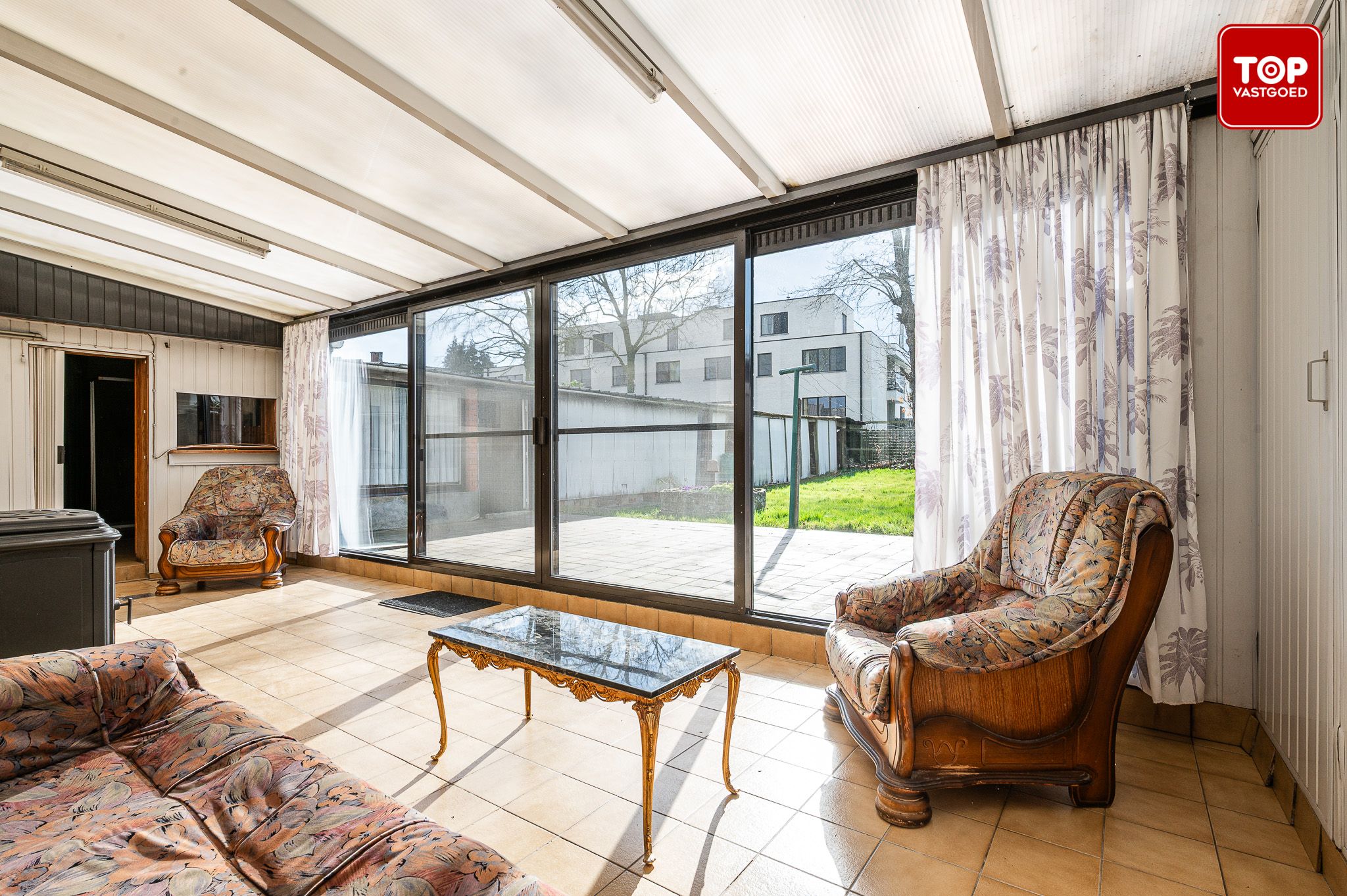 Totaal te renoveren woning met 4 slaapkamers en leuke tuin. foto 12