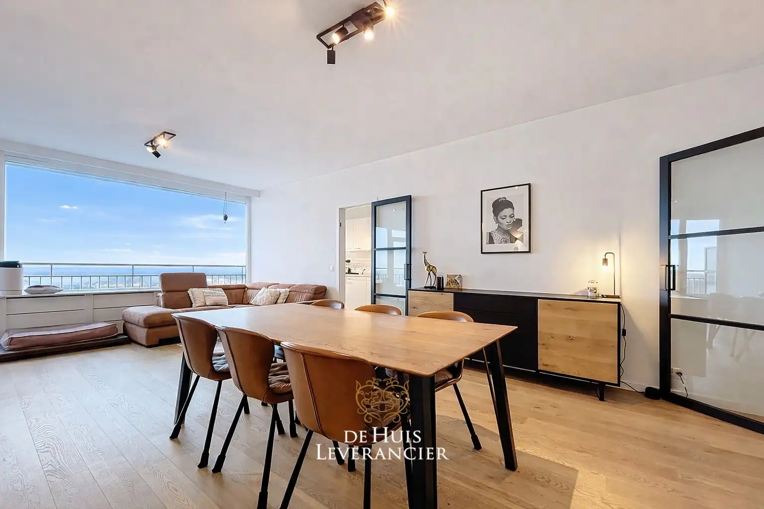 centraal gelegen, gerenoveerd appartement met panoramische zicht op 2 terrassen foto 6