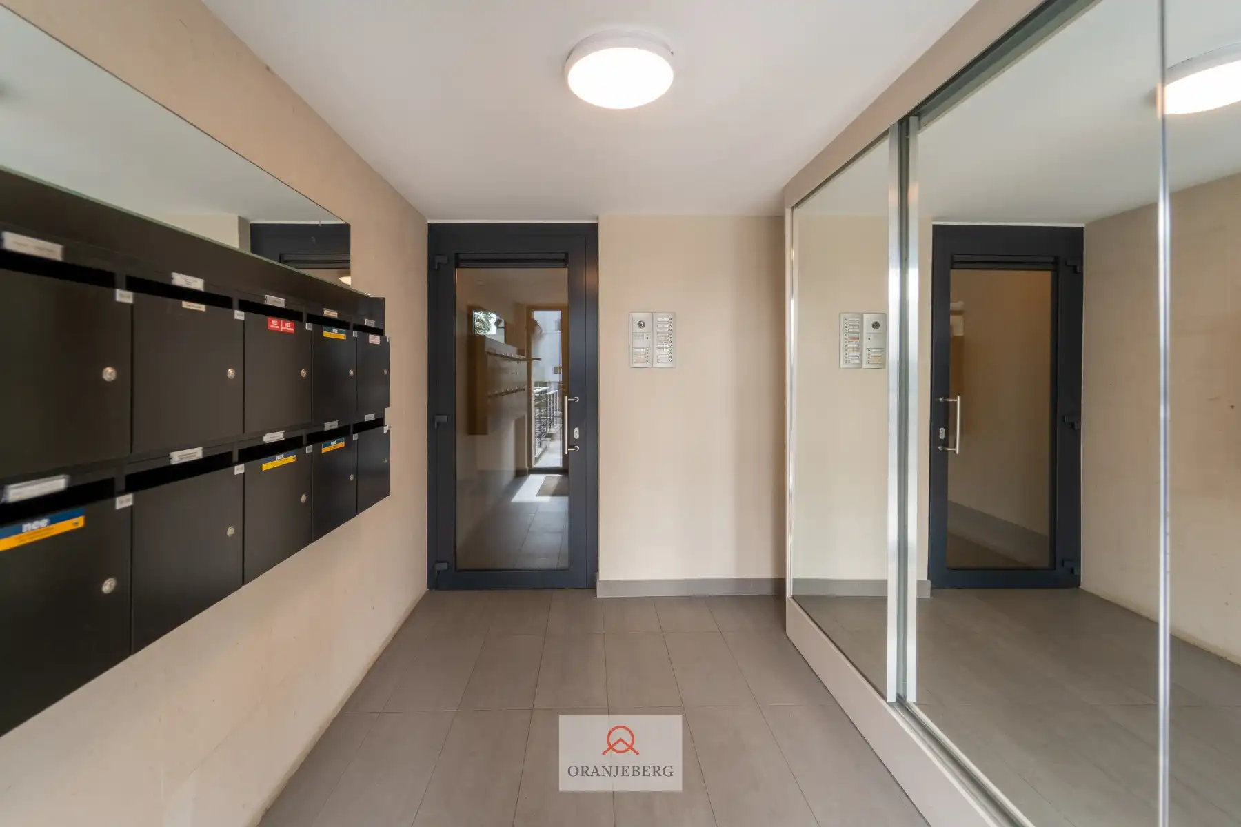 Gelijkvloers 3 slpk appartement met groot terras vlakbij Station foto 29