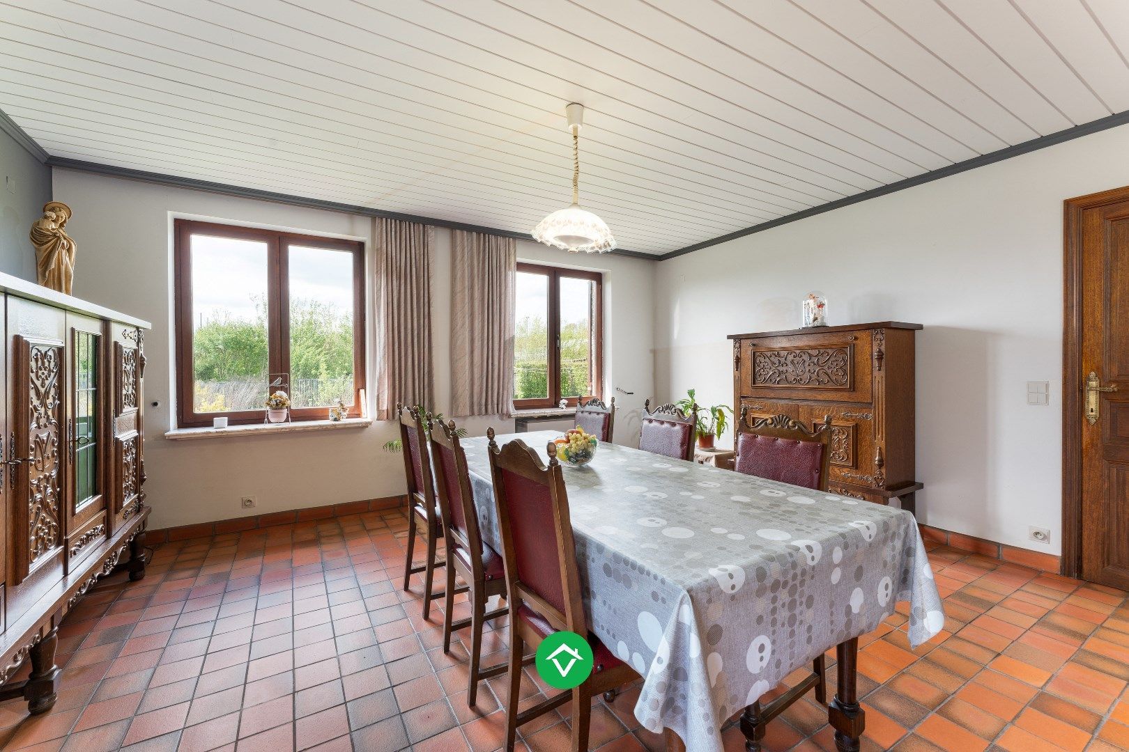 Alleenstaande woning met drie slaapkamers en dubbele inpandige garage te huur foto 5