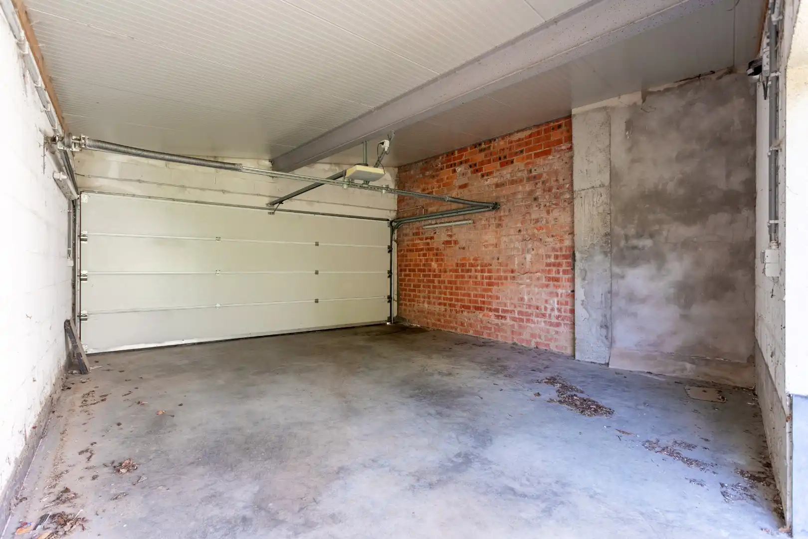Te renoveren eigendom (317 m²) met veel potentieel, ruime tuin (6a 42ca) en dubbele achterliggende carport met toegang tot de achterliggende straat in Kester foto 28