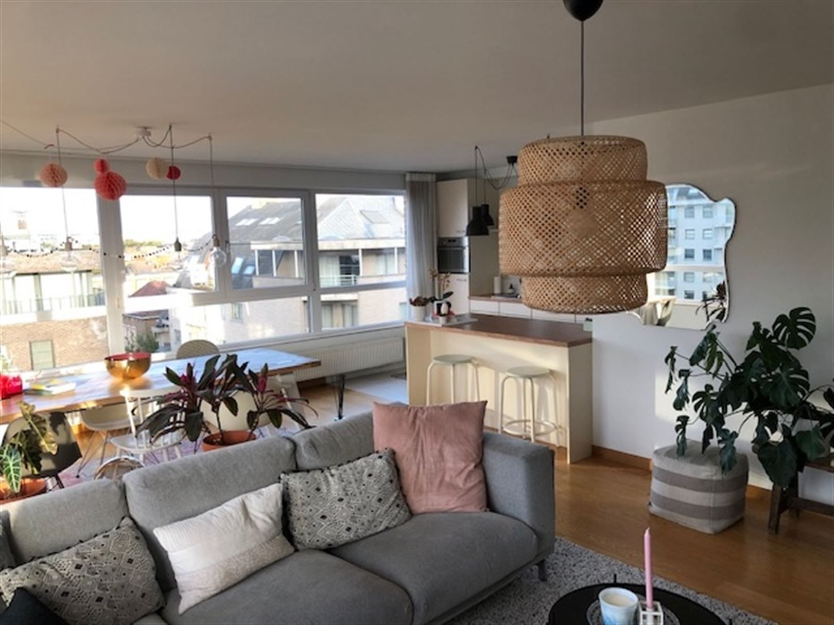 Licht hoekappartement met 2 slaapkamers, terras en parking foto 9