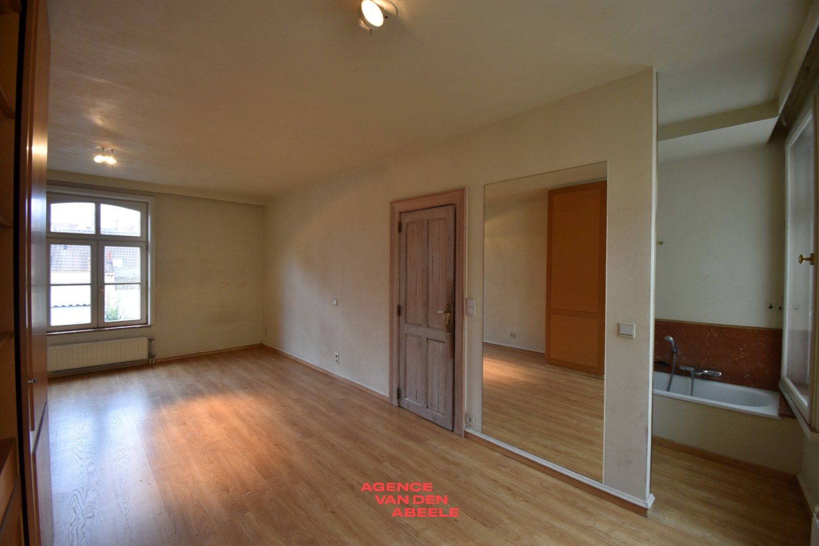 Klassevolle woning met 3 slaapkamers en tuin te Brugge  foto 13