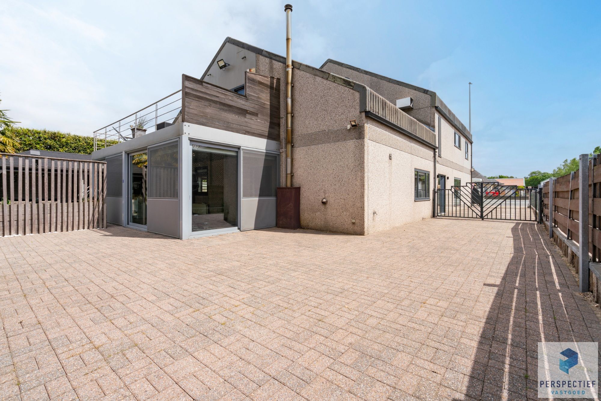 Handelspand met Winkelruimte, Magazijn en Woonst op 1.682 m² foto 3