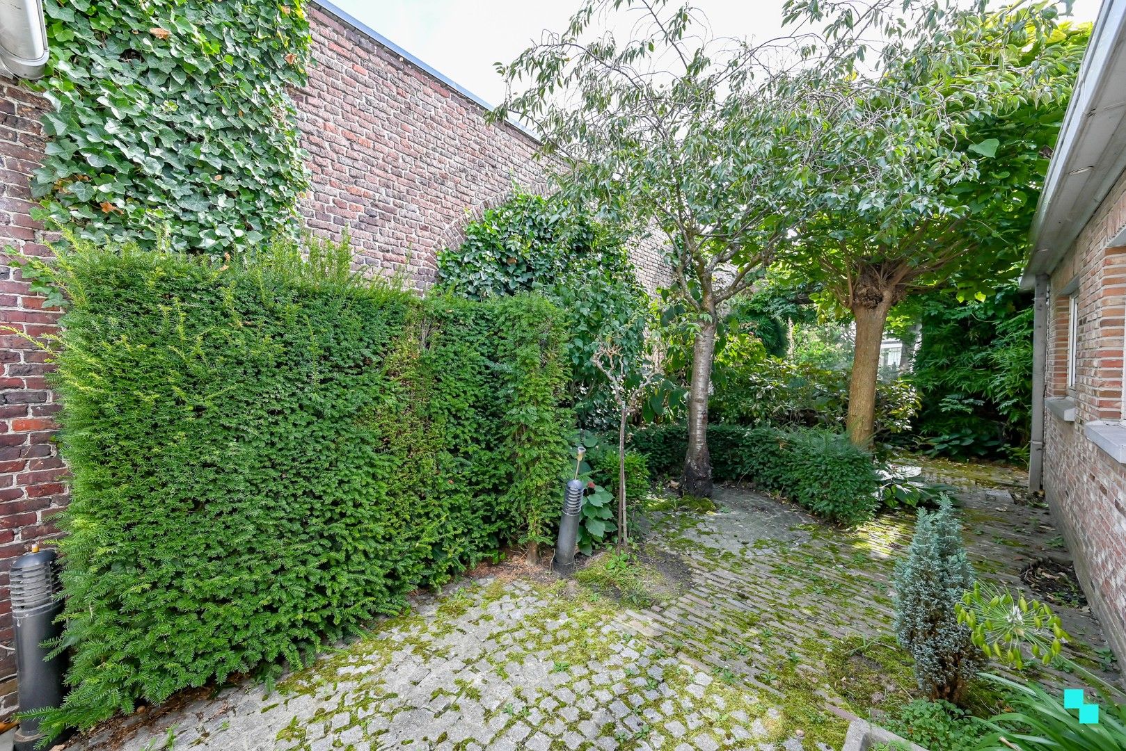 Halfopen bebouwing in hartje Ingelmunster foto 17