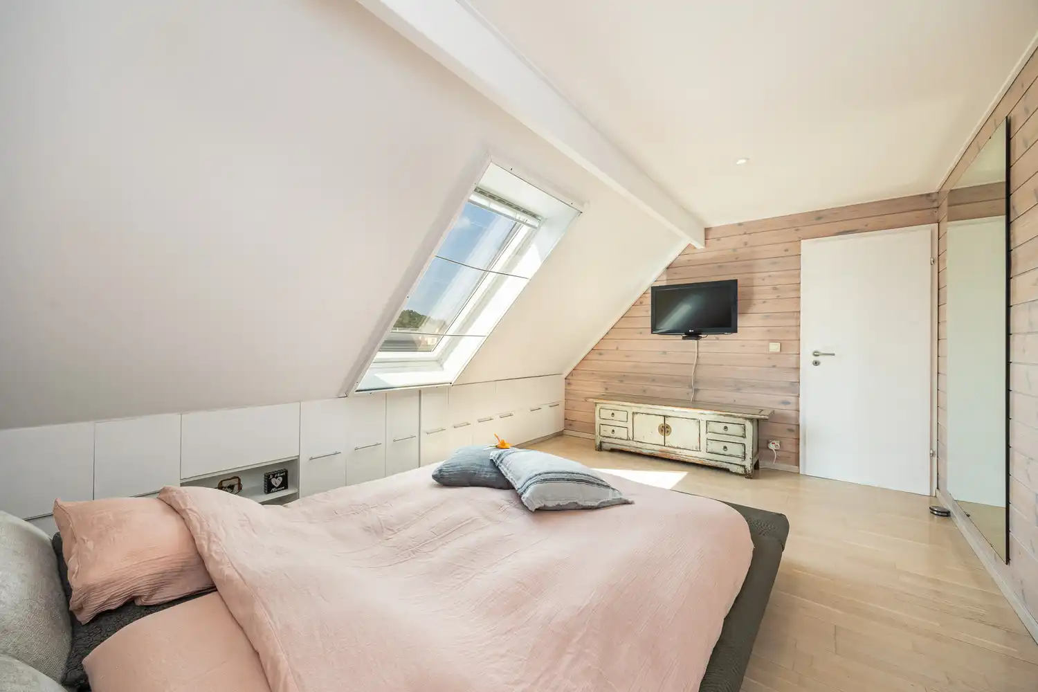 Karaktervolle villa met prachtige tuin en zwembad in doodlopende straat foto 22