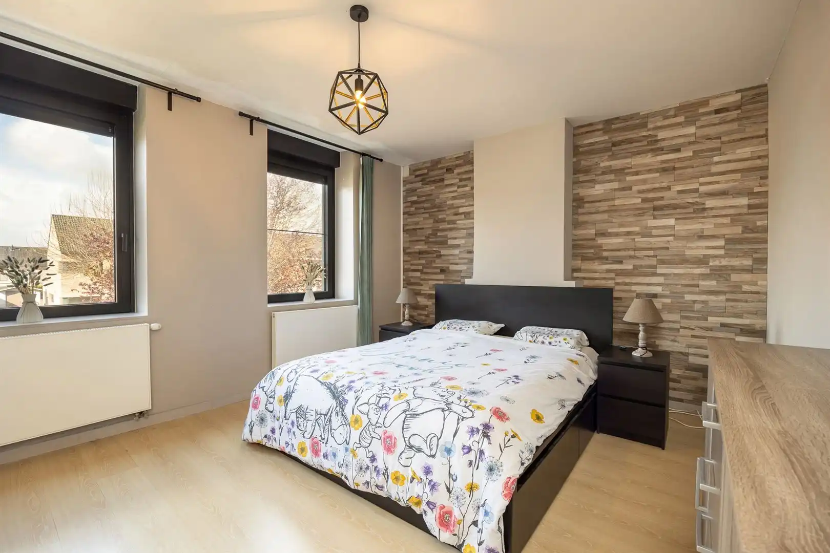 Verrassend ruime woning met 7 slaapkamers en tuin. foto 9