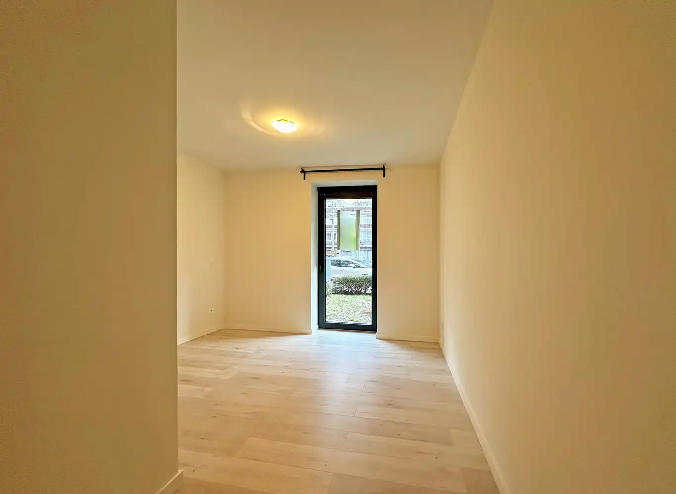 Instapklaar 1-SLPK appartement met een tuin te Deurne op toplocatie! foto 6