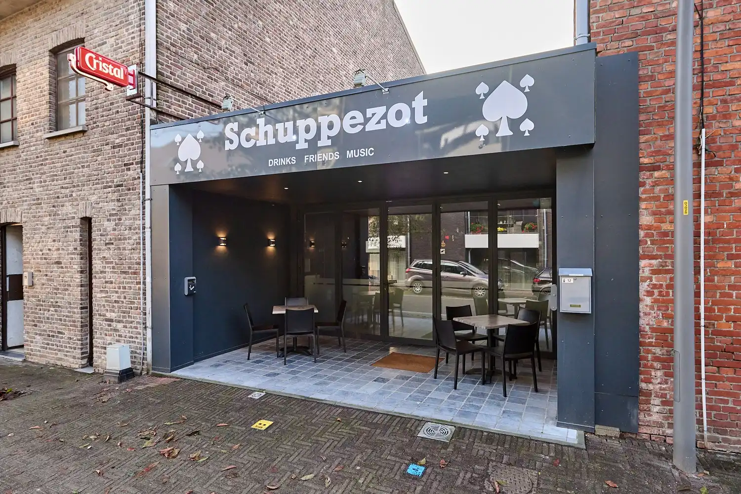 Instapklaar horecapand te koop in Diepenbeek – volledig vernieuwd, tal van mogelijkheden foto {{pictureIndex}}