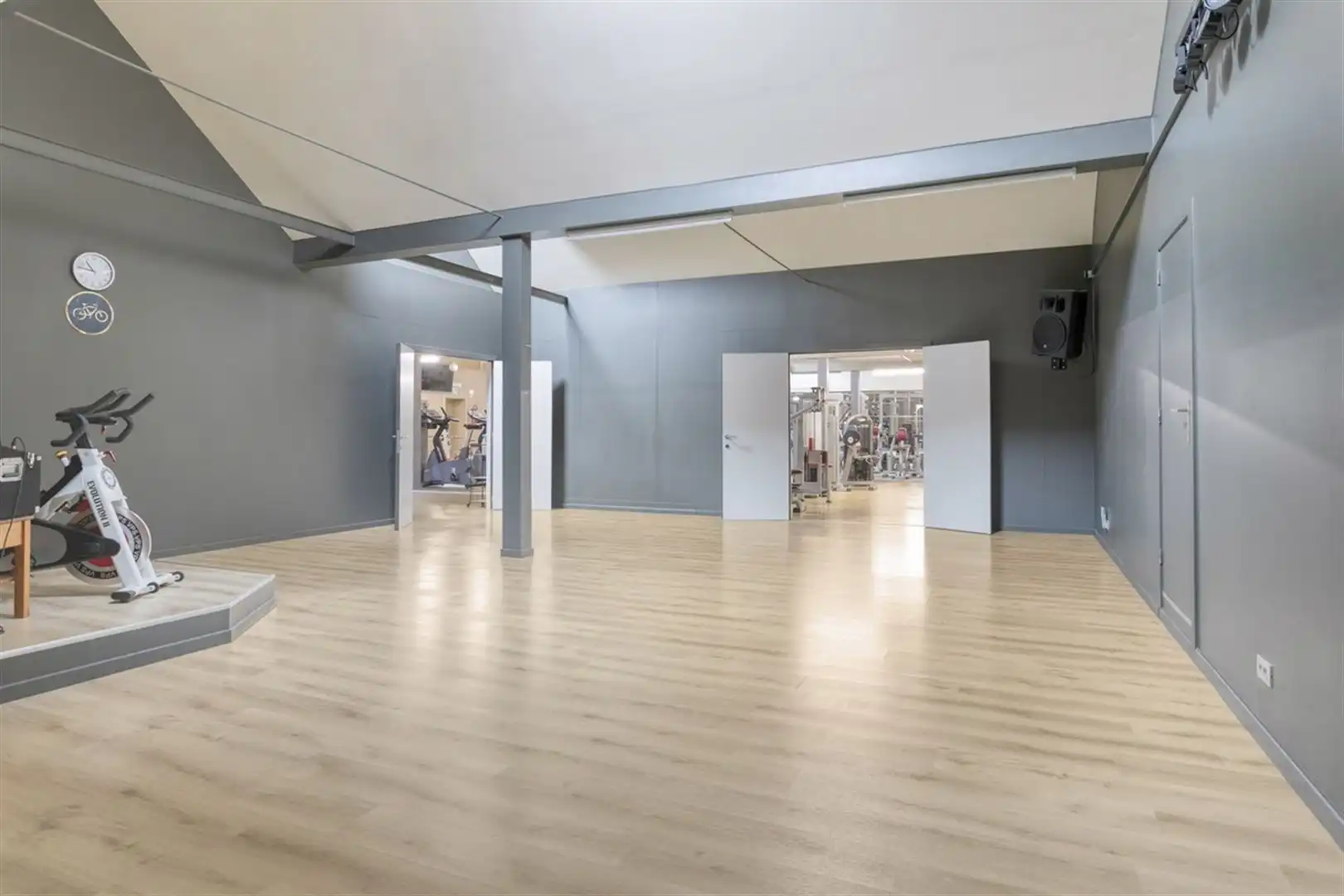 Commercieel gebouw met woonst foto 15