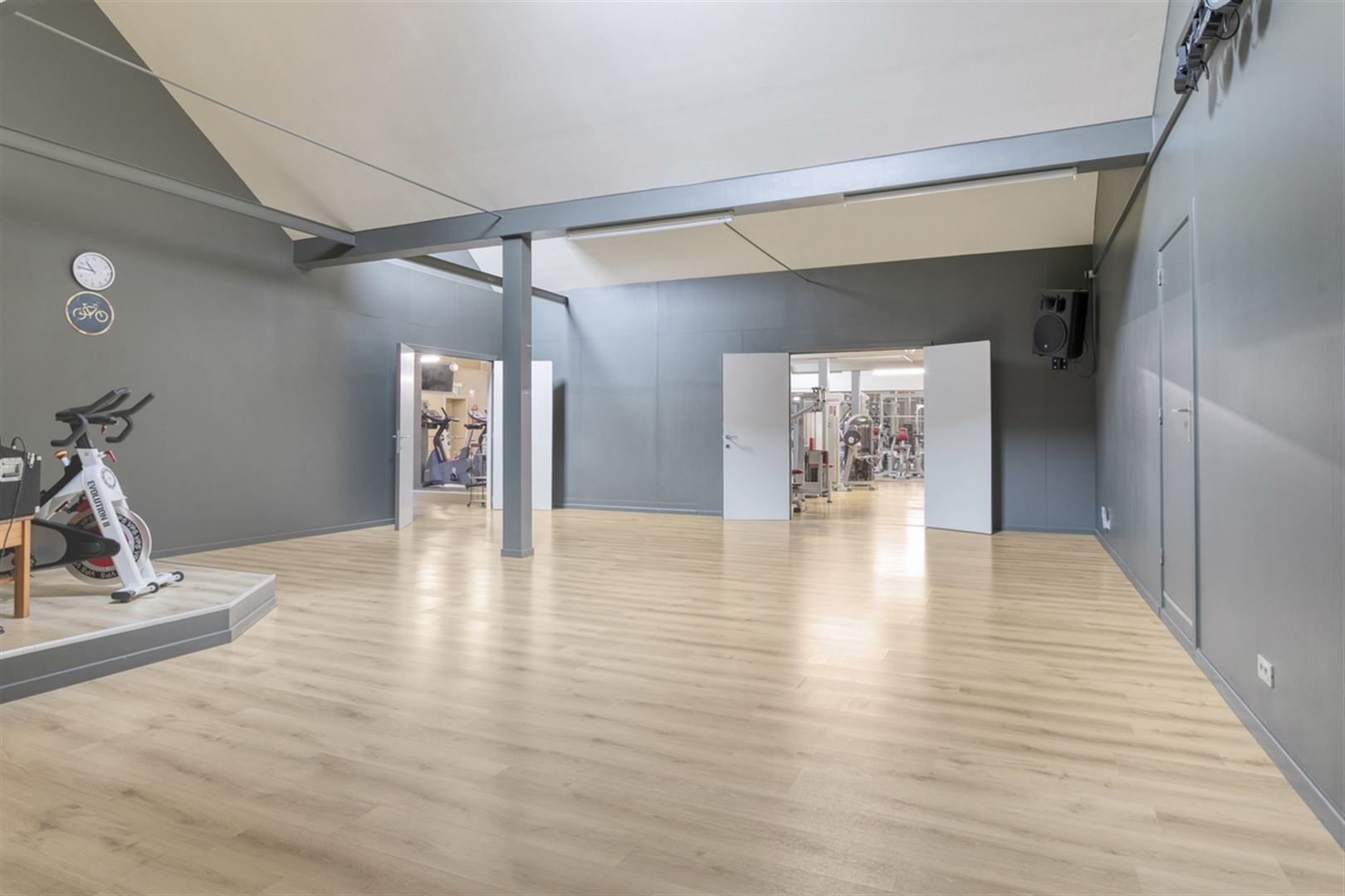 Commercieel gebouw met woonst foto 15