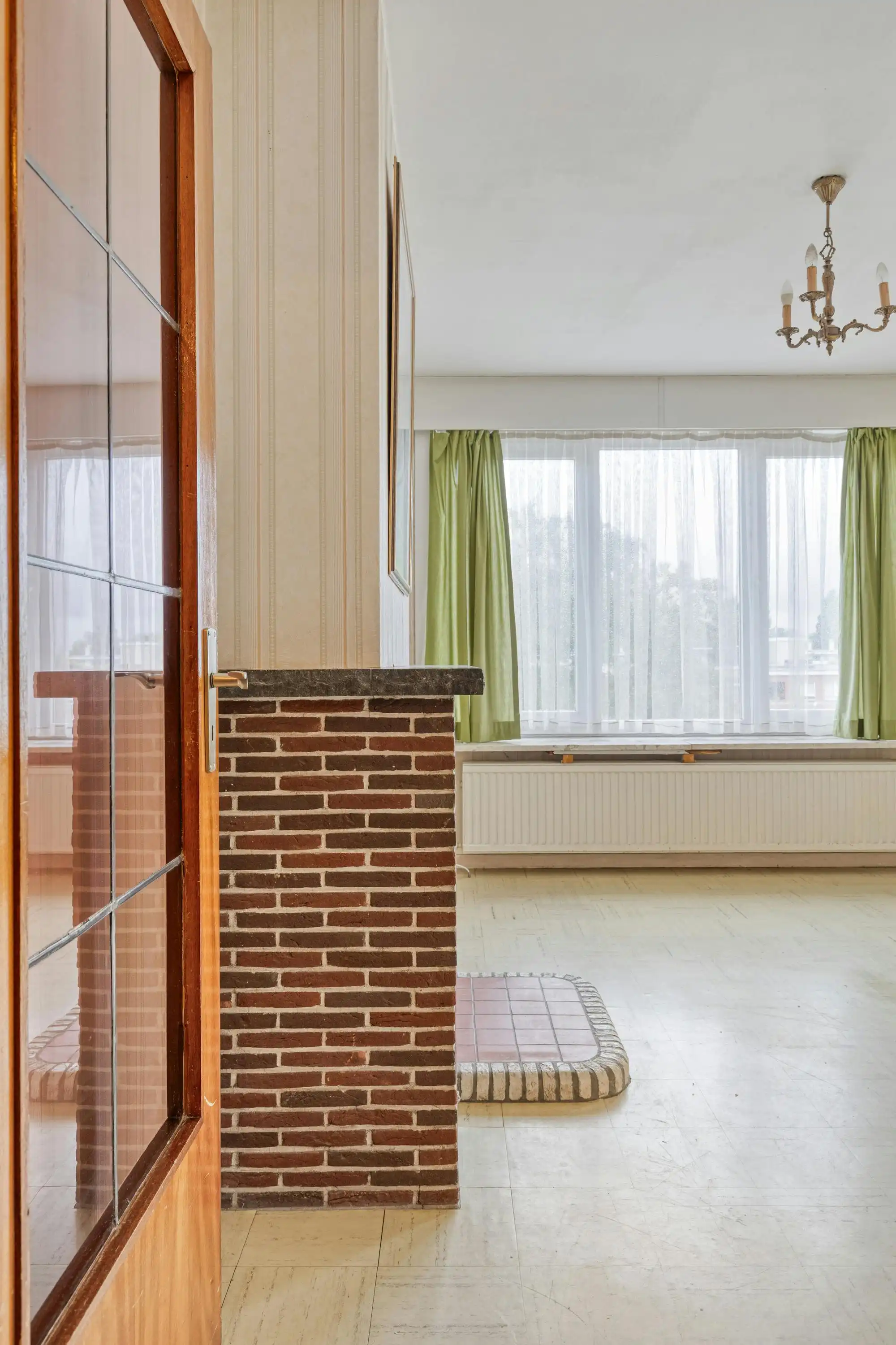 Te renoveren appartement op 4de verdieping te Deurne-zuid! foto {{pictureIndex}}