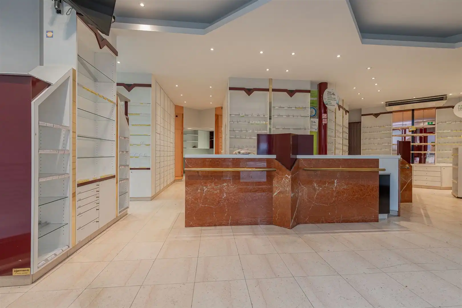 Handelsruimte met appartement foto 2