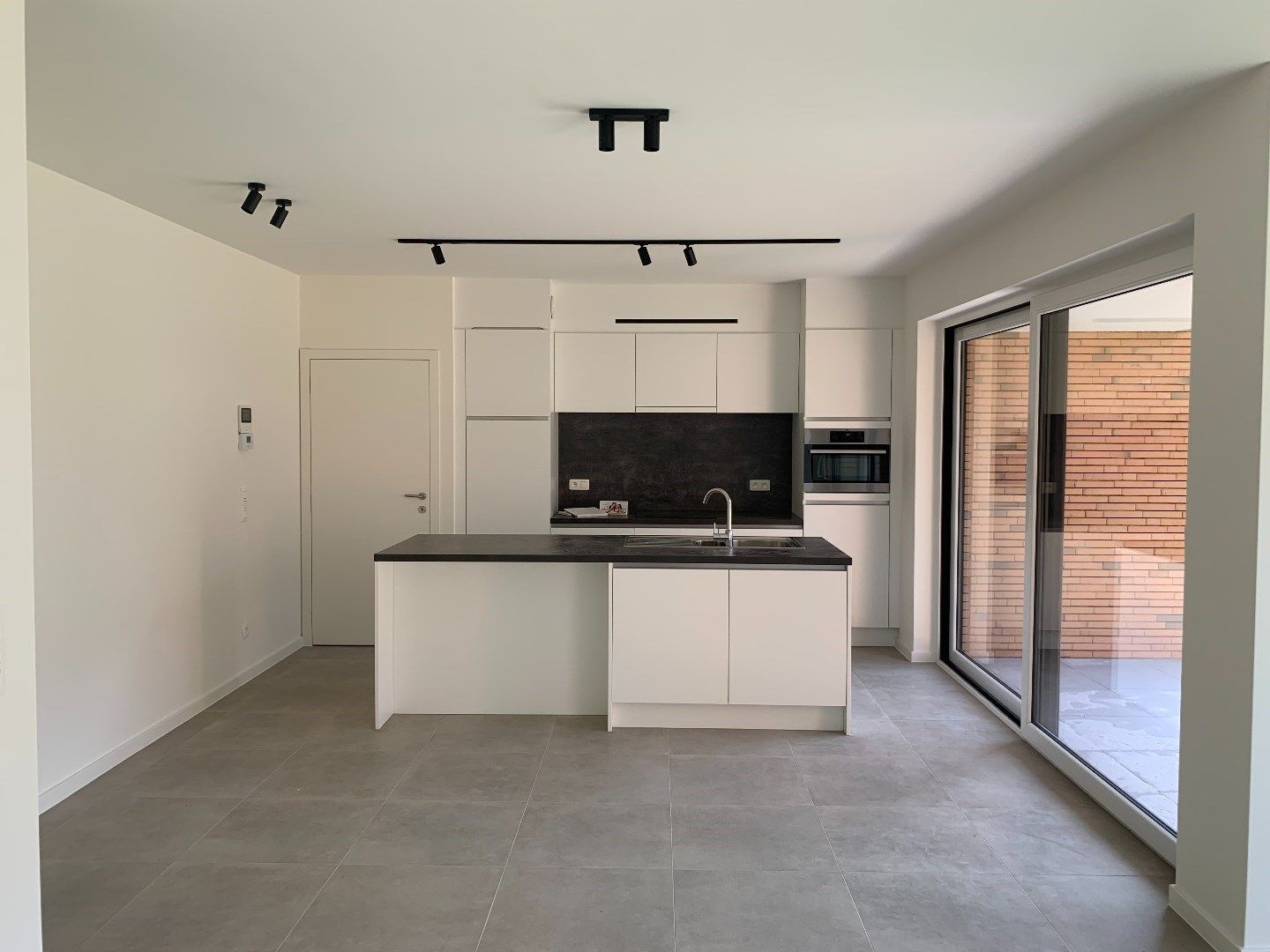 Rustig gelegen 2-slaapkamer appartement met open staanplaats foto 2