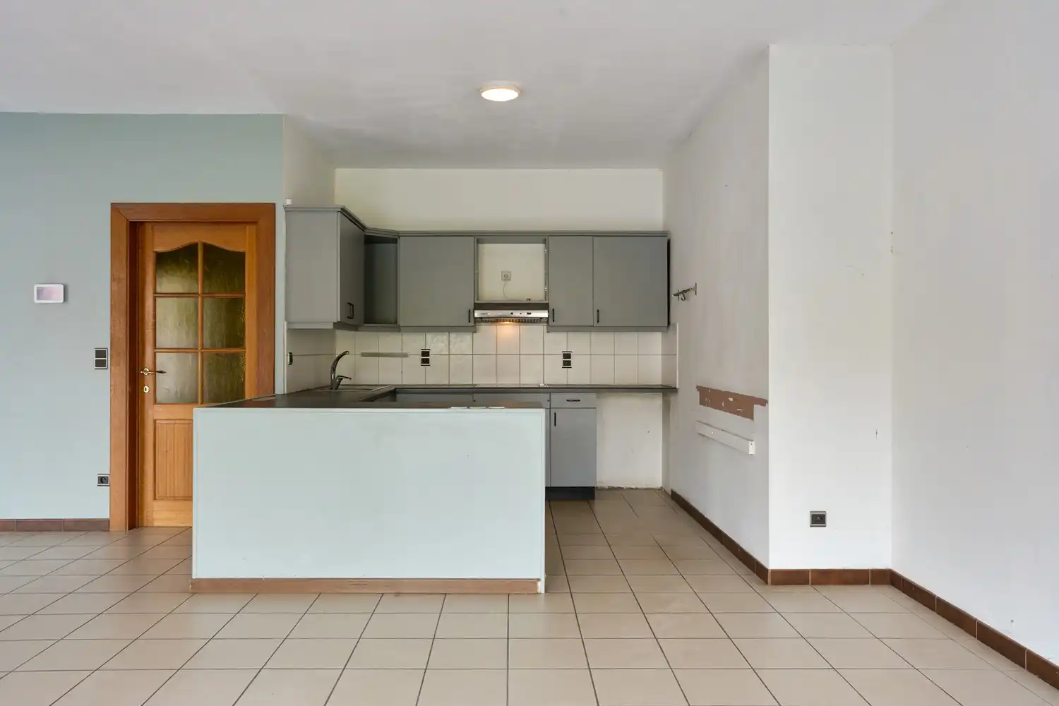 Gelijkvloers appartement met 2 slaapkamers, een ruim terras, 2 autostaanplaatsen, een kelder en een tuin grenzend aan de Vijvers van Bellefroid te Leuven! foto 5