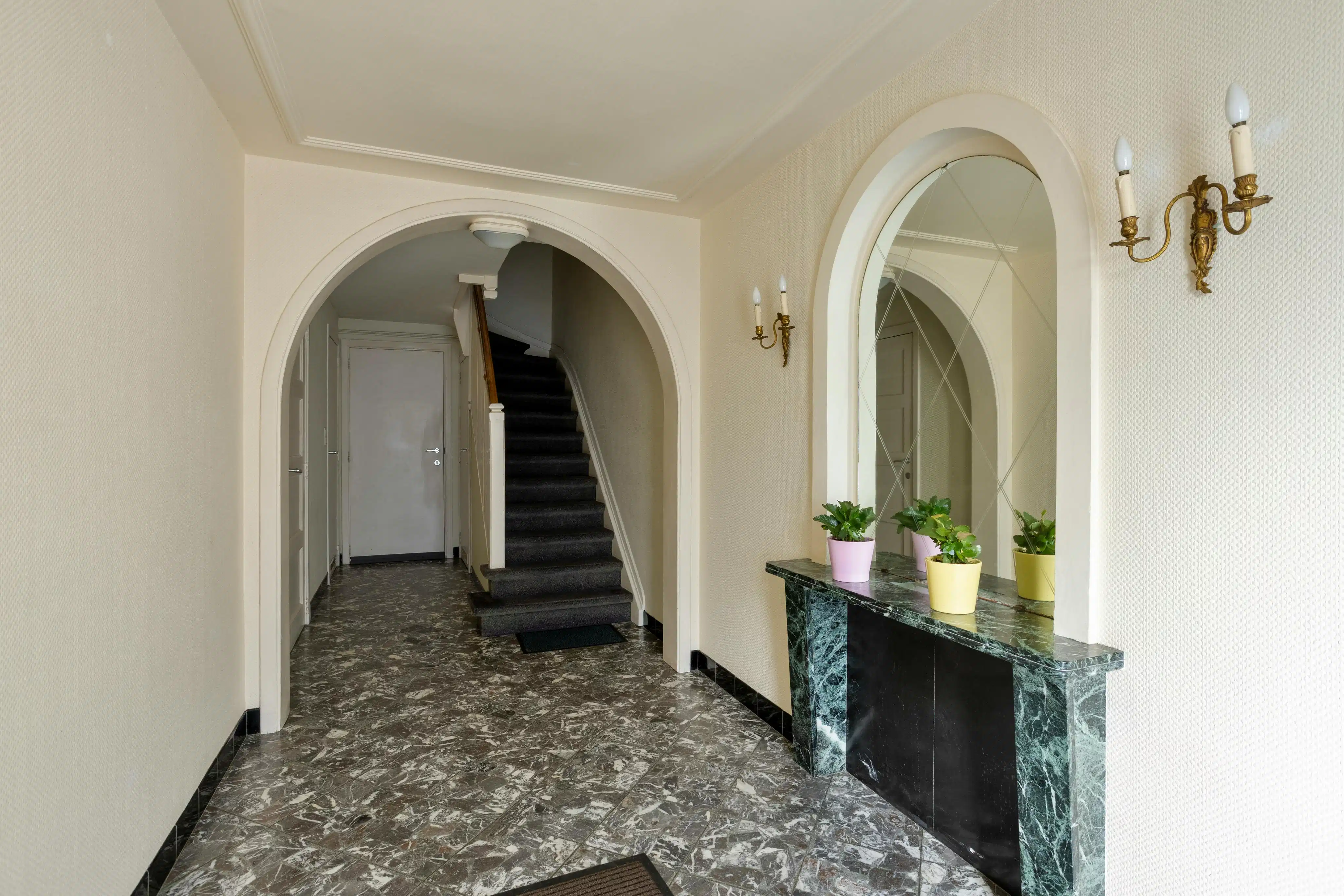 Ruime Woning ingedeeld als drie appartementen in Strombeek-Bever foto 3