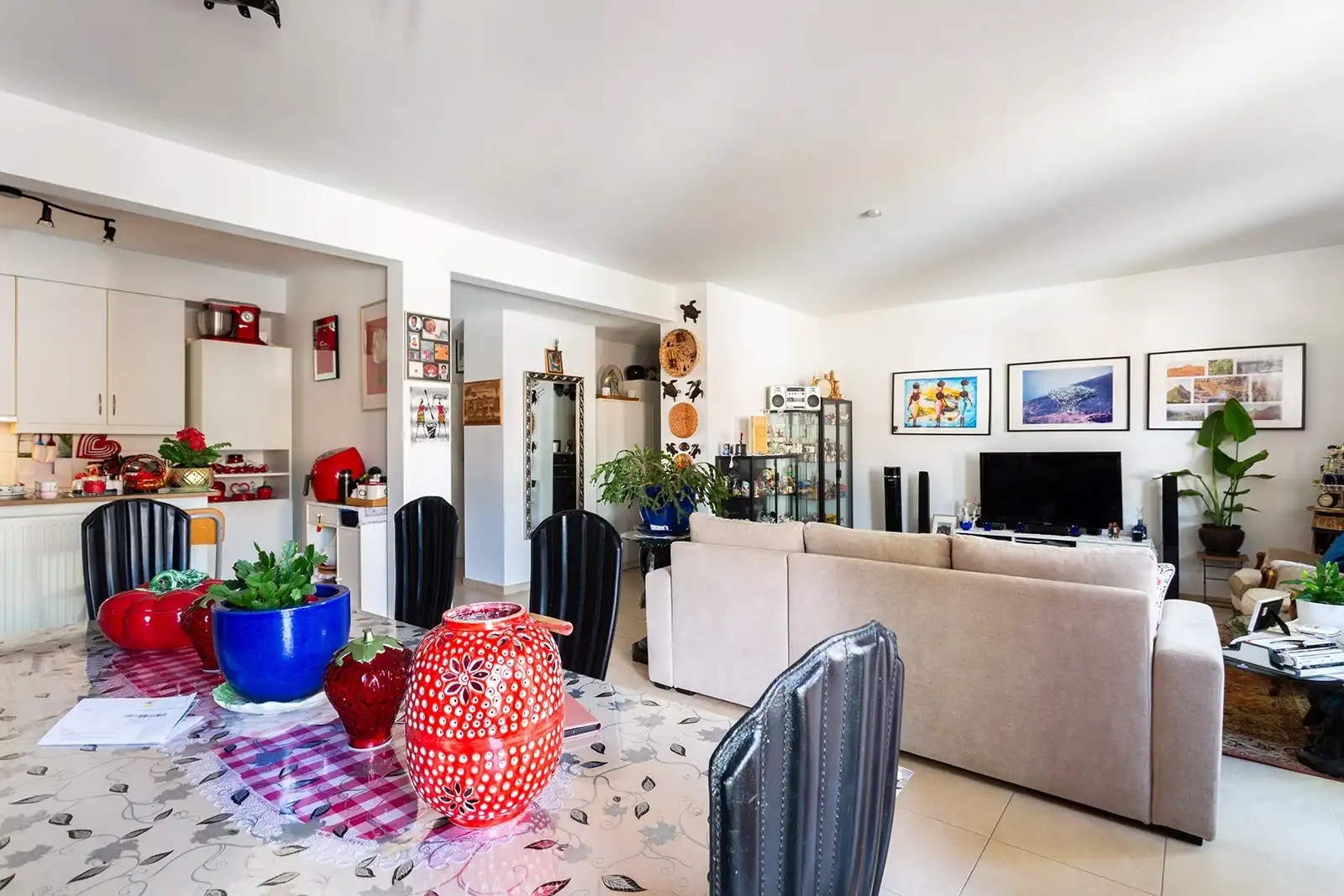 Opbrengsteigendom met 6 appartementen en 9 garageboxen foto 19