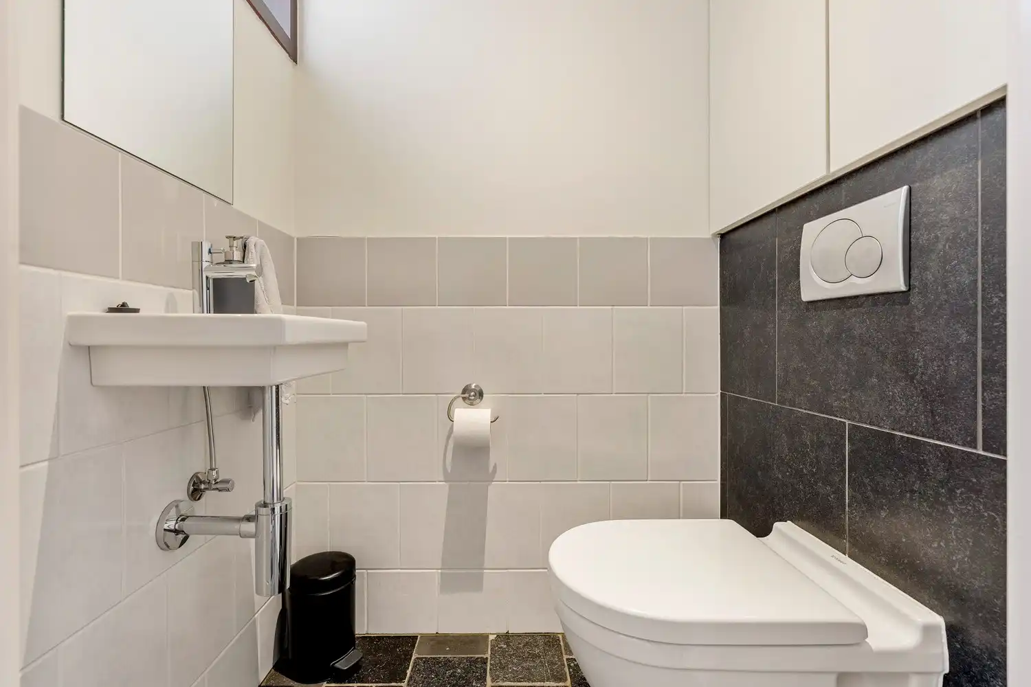 Grondig en stijlvol gerenoveerde burgerwoning met 5 slaapkamers, 3 badkamers en een tuin te centrum Leuven! foto 9