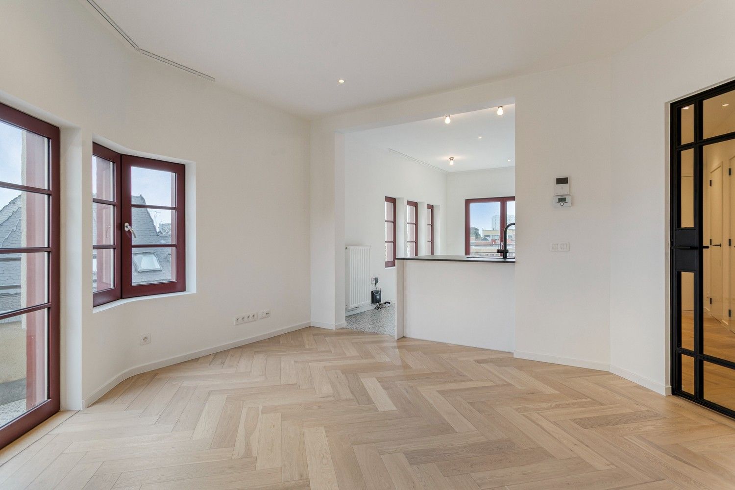 Recent gerenoveerd zonnig twee slaapkamer dakappartement foto 3