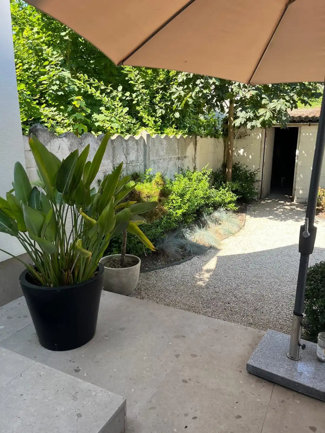 In het centrum gel. stadswoning met 5 slpk., terras, tuin en garage foto 9