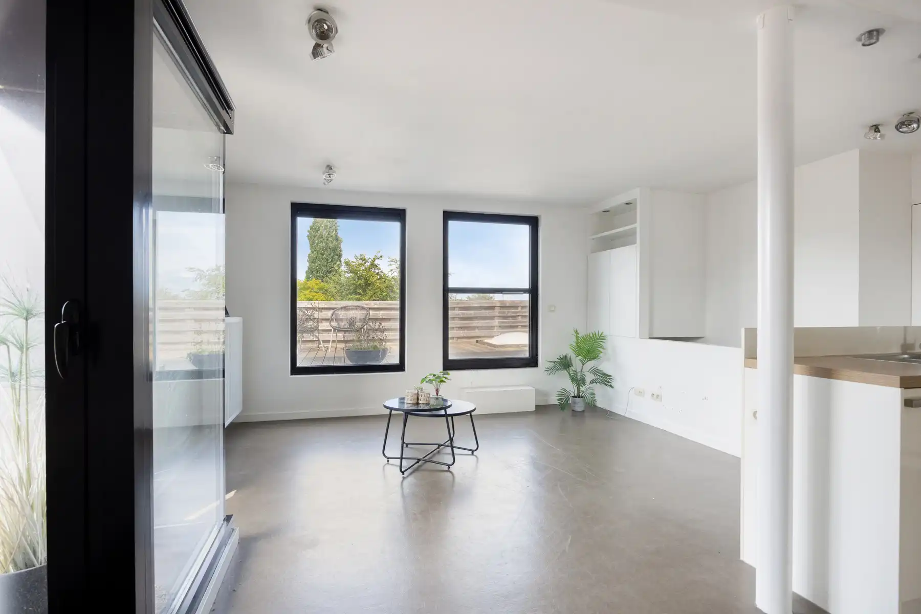 Lichtrijk instapklaar 1-slk appartement met ruim terras! foto 3