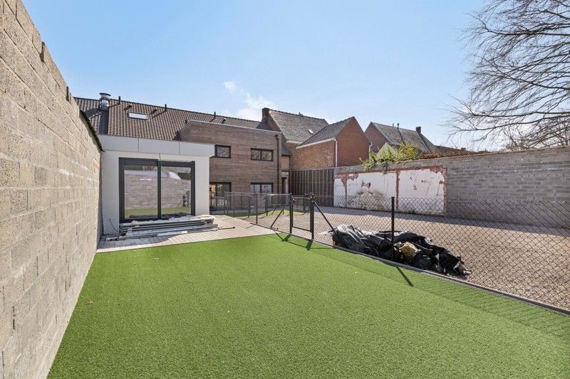 Volledig gerenoveerd, gelijkvloers appartement  met tuin en parkeerplaats TE KOOP in Beveren-Leie! foto 19