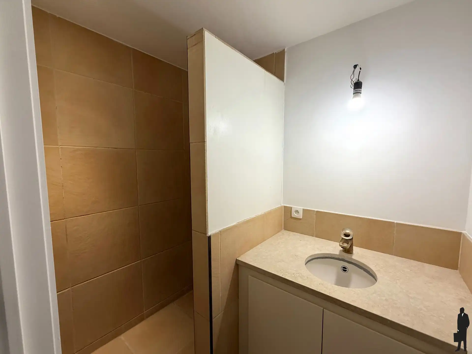 Lichtrijk gelijkvloers appartement met ruim terras foto 8