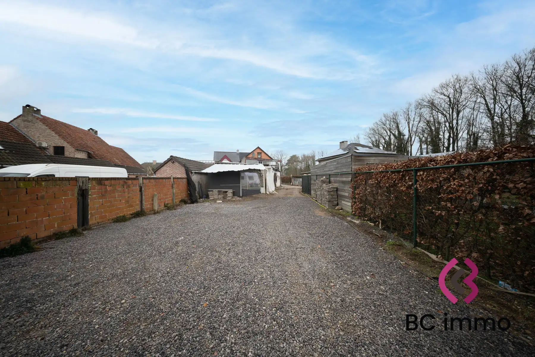 Grote woning met studio, tuin en extra kamers foto 4