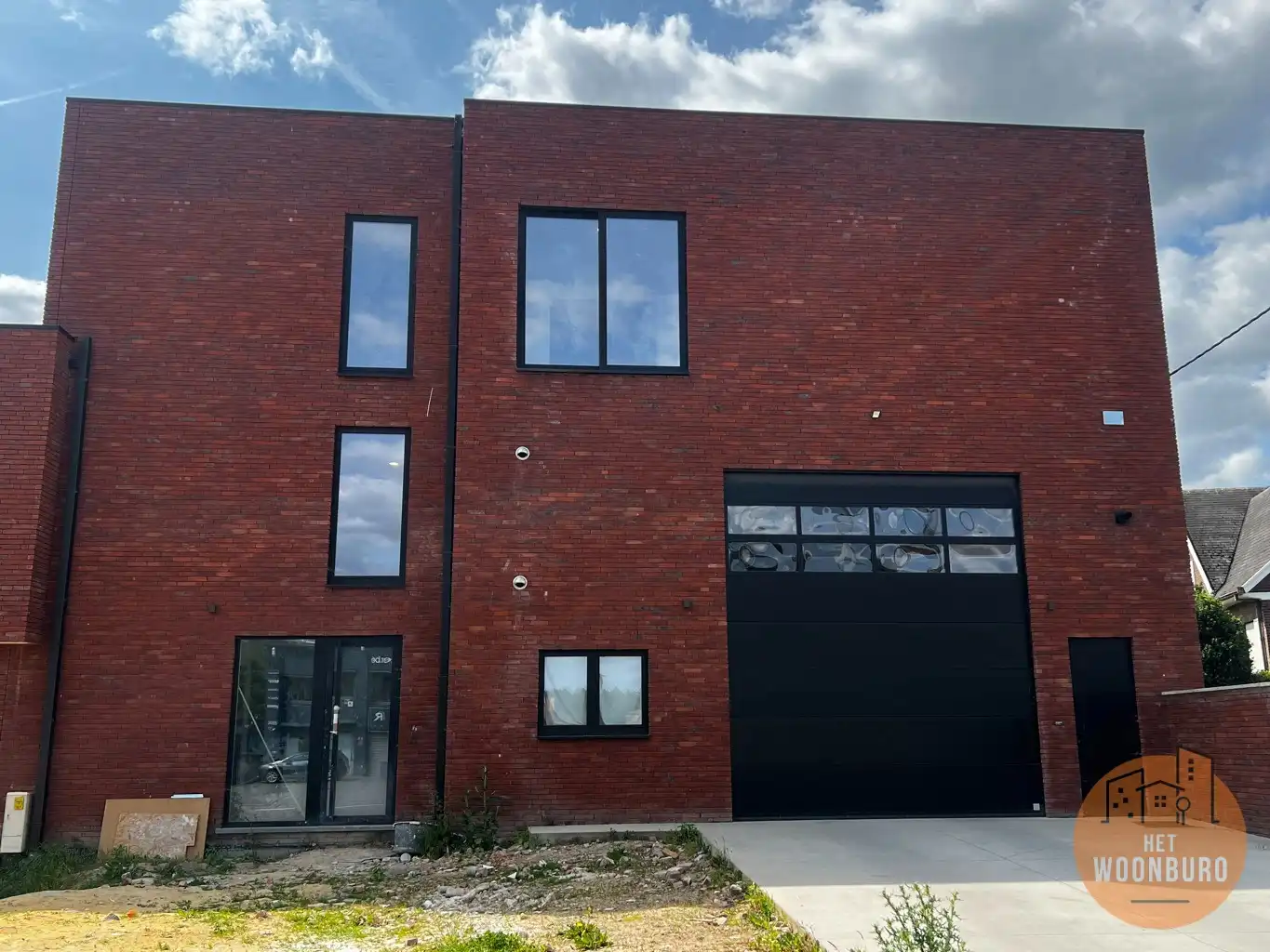 Kantoor met polyvalente ruimte, 4 burelen, vergaderzaal foto {{pictureIndex}}