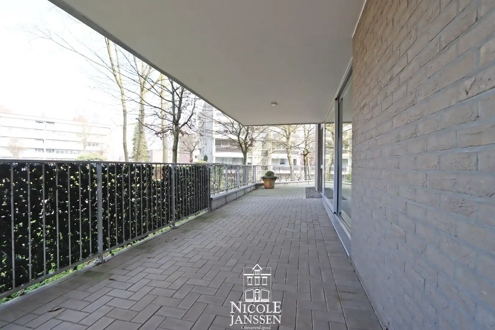 Gelijkvloers appartement met twee slaapkamers en twee badkamers  foto 16