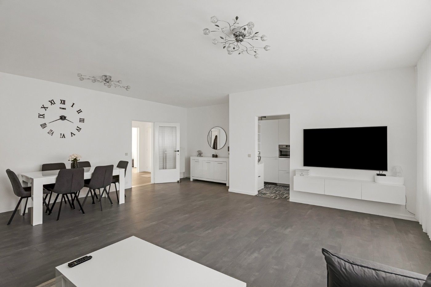 Gerenoveerd app. op 1e verd. met 3 slpk. en garage foto 7